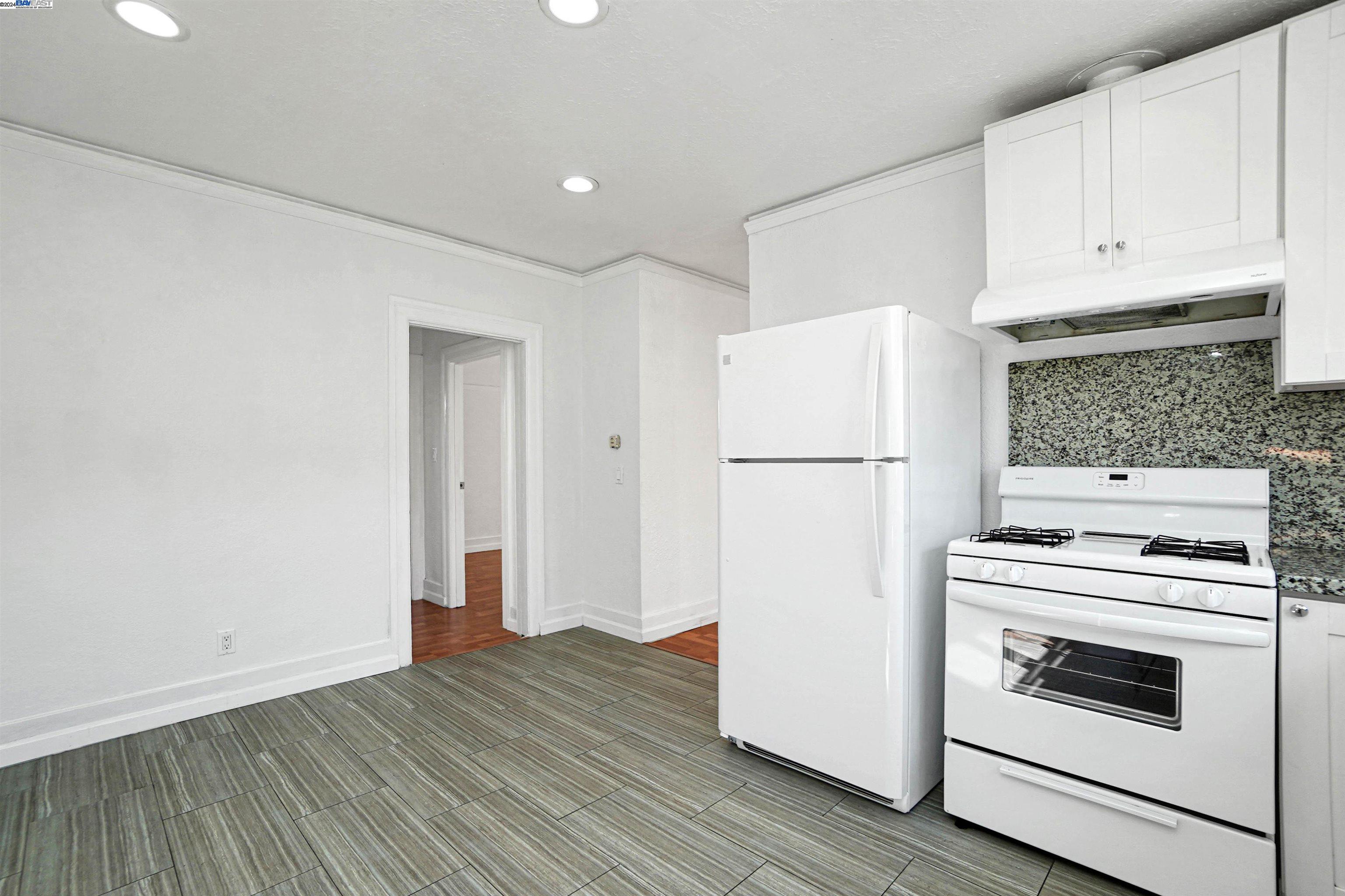 2006 14Th Ave, Oakland, California 94606, 3 Bedrooms Bedrooms, 5 Rooms Rooms,2 BathroomsBathrooms,Residential,For Sale,2006 14Th Ave,41078929