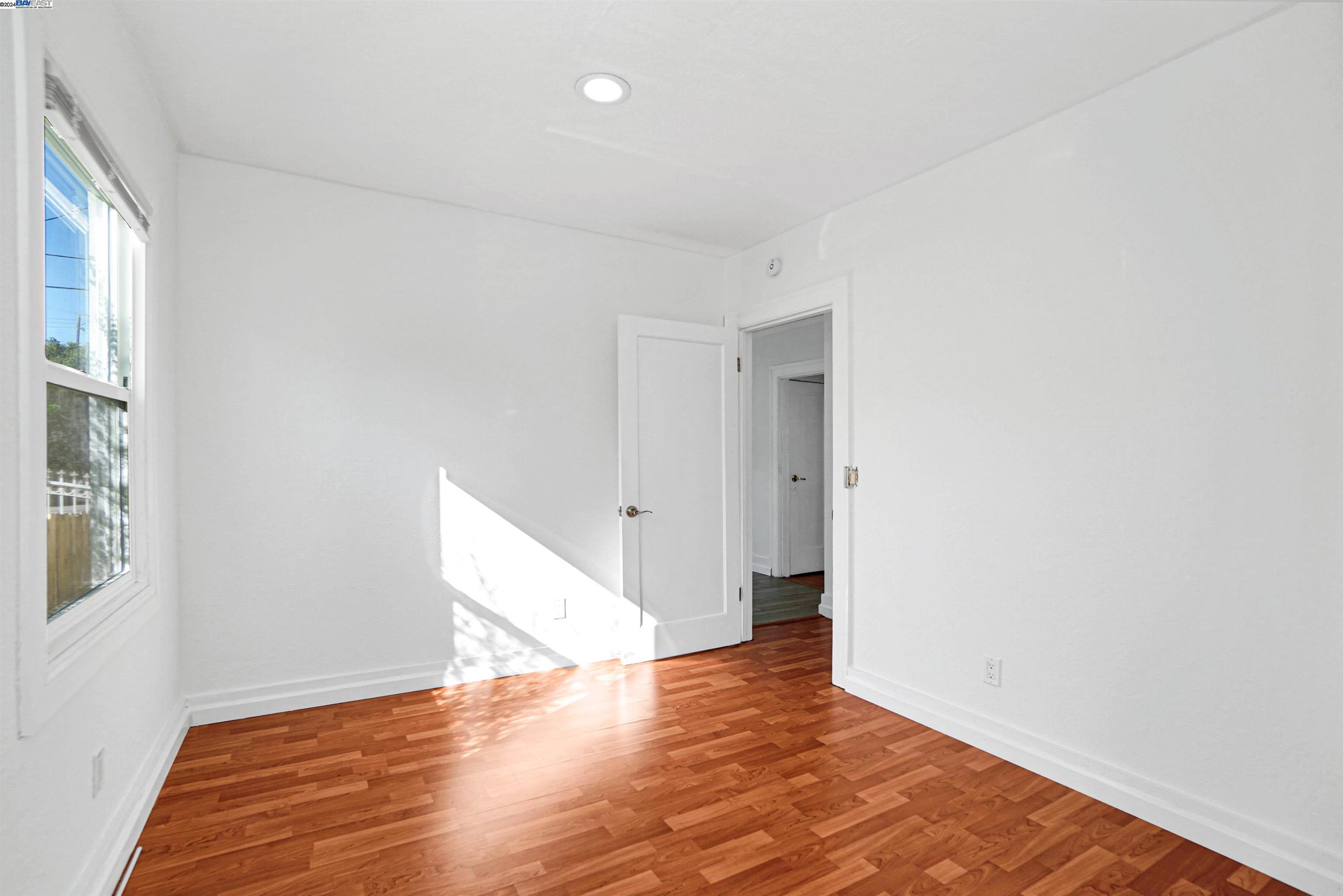 2006 14Th Ave, Oakland, California 94606, 3 Bedrooms Bedrooms, 5 Rooms Rooms,2 BathroomsBathrooms,Residential,For Sale,2006 14Th Ave,41078929
