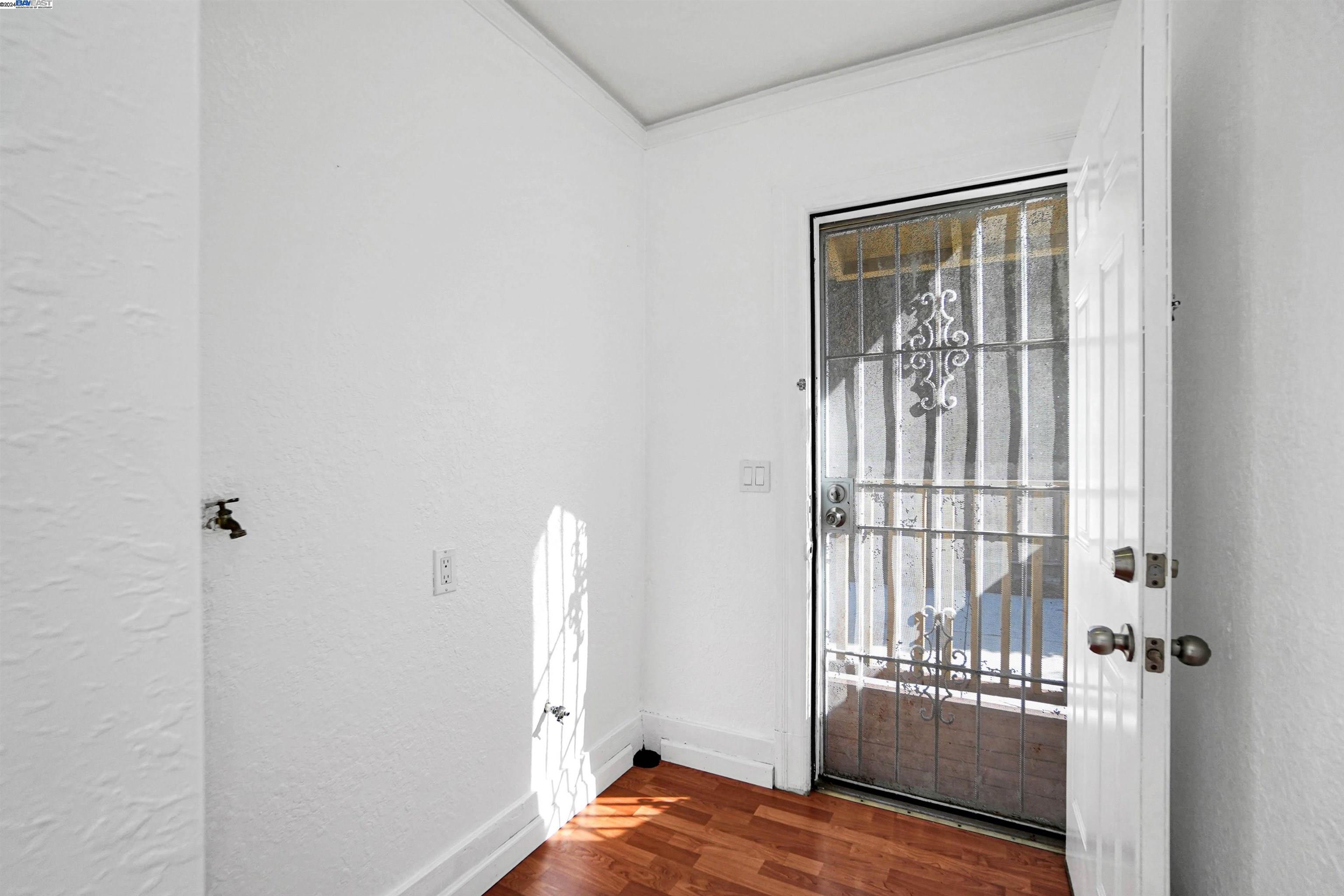 2006 14Th Ave, Oakland, California 94606, 3 Bedrooms Bedrooms, 5 Rooms Rooms,2 BathroomsBathrooms,Residential,For Sale,2006 14Th Ave,41078929