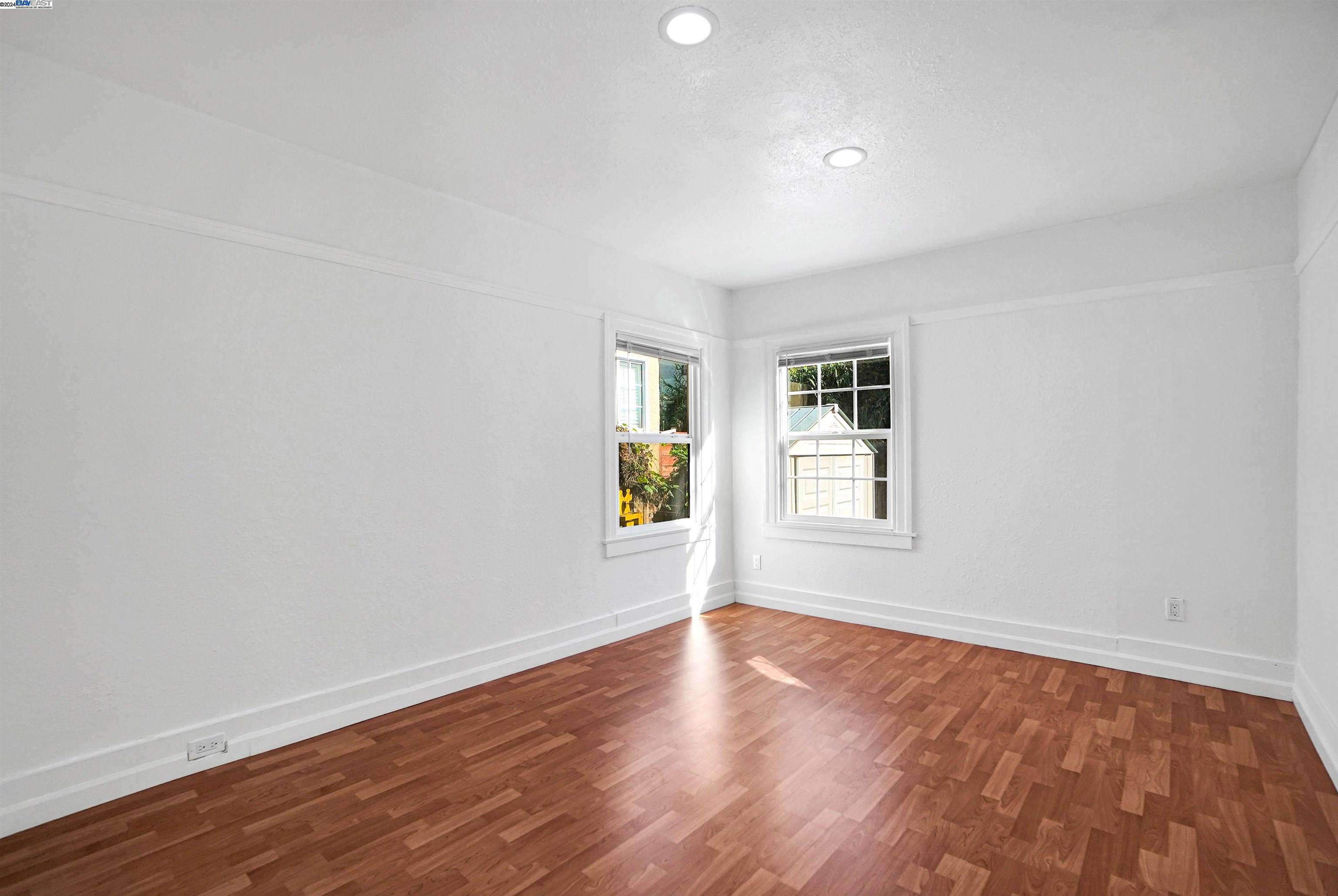 2006 14Th Ave, Oakland, California 94606, 3 Bedrooms Bedrooms, 5 Rooms Rooms,2 BathroomsBathrooms,Residential,For Sale,2006 14Th Ave,41078929