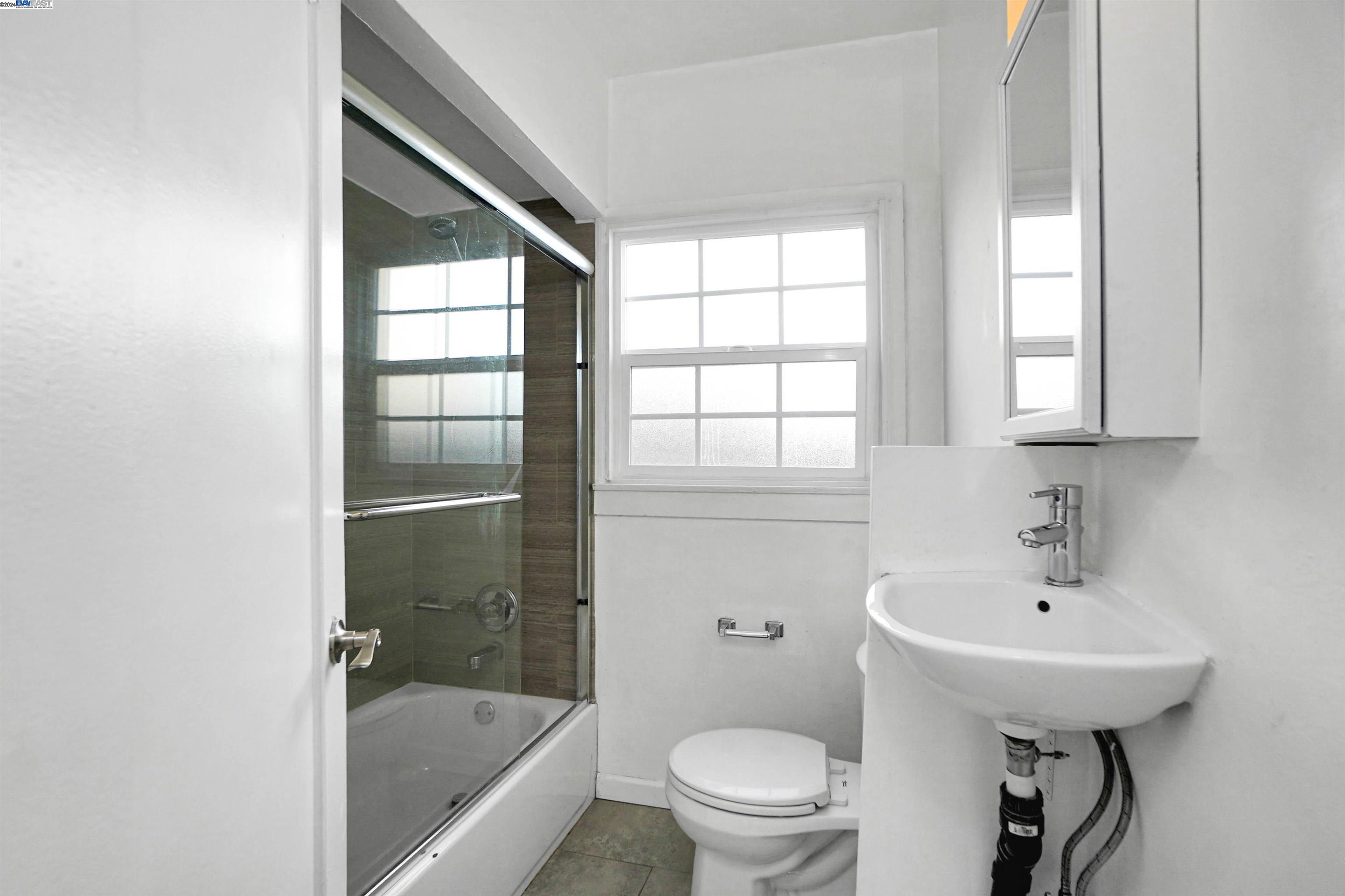 2006 14Th Ave, Oakland, California 94606, 3 Bedrooms Bedrooms, 5 Rooms Rooms,2 BathroomsBathrooms,Residential,For Sale,2006 14Th Ave,41078929