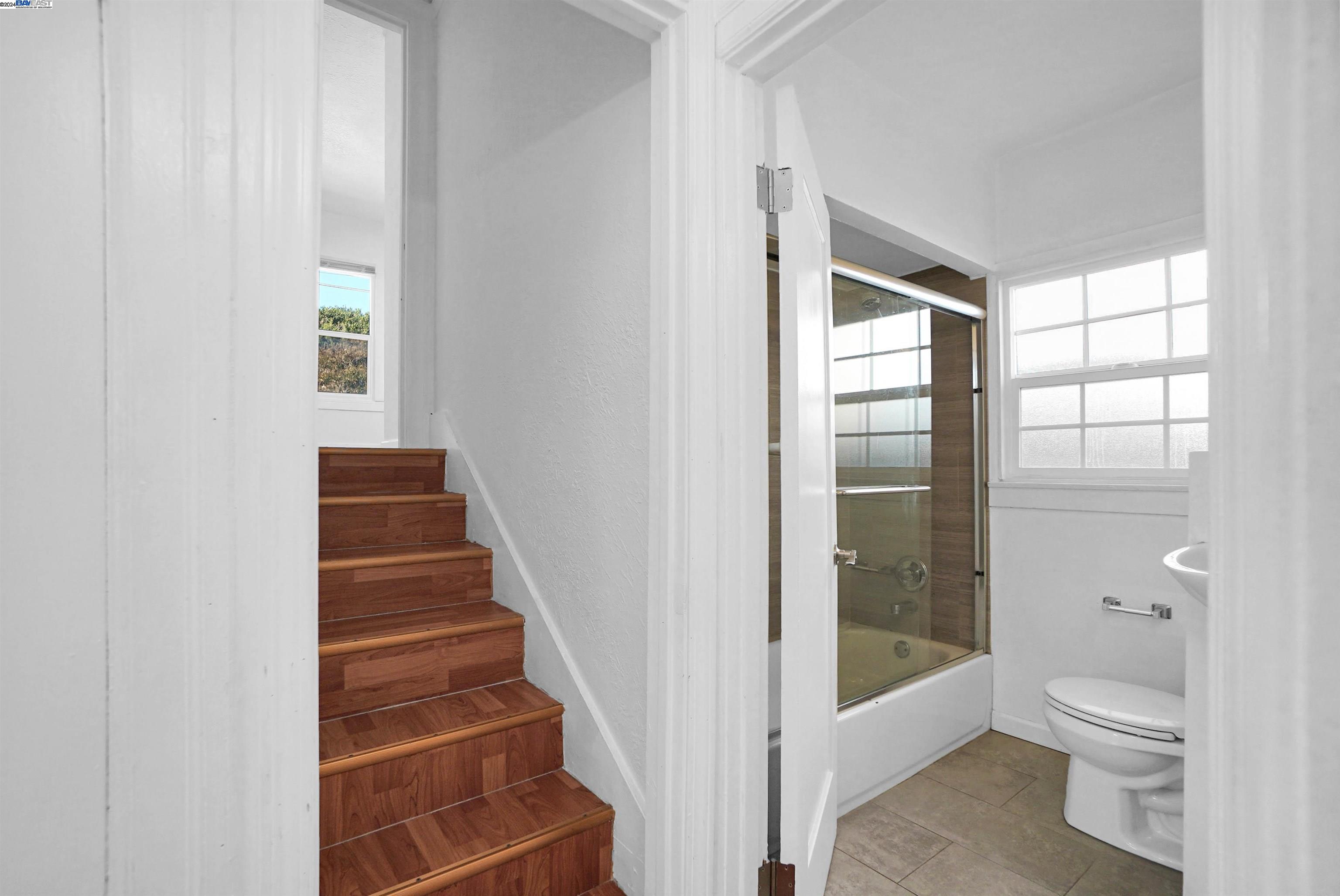 2006 14Th Ave, Oakland, California 94606, 3 Bedrooms Bedrooms, 5 Rooms Rooms,2 BathroomsBathrooms,Residential,For Sale,2006 14Th Ave,41078929