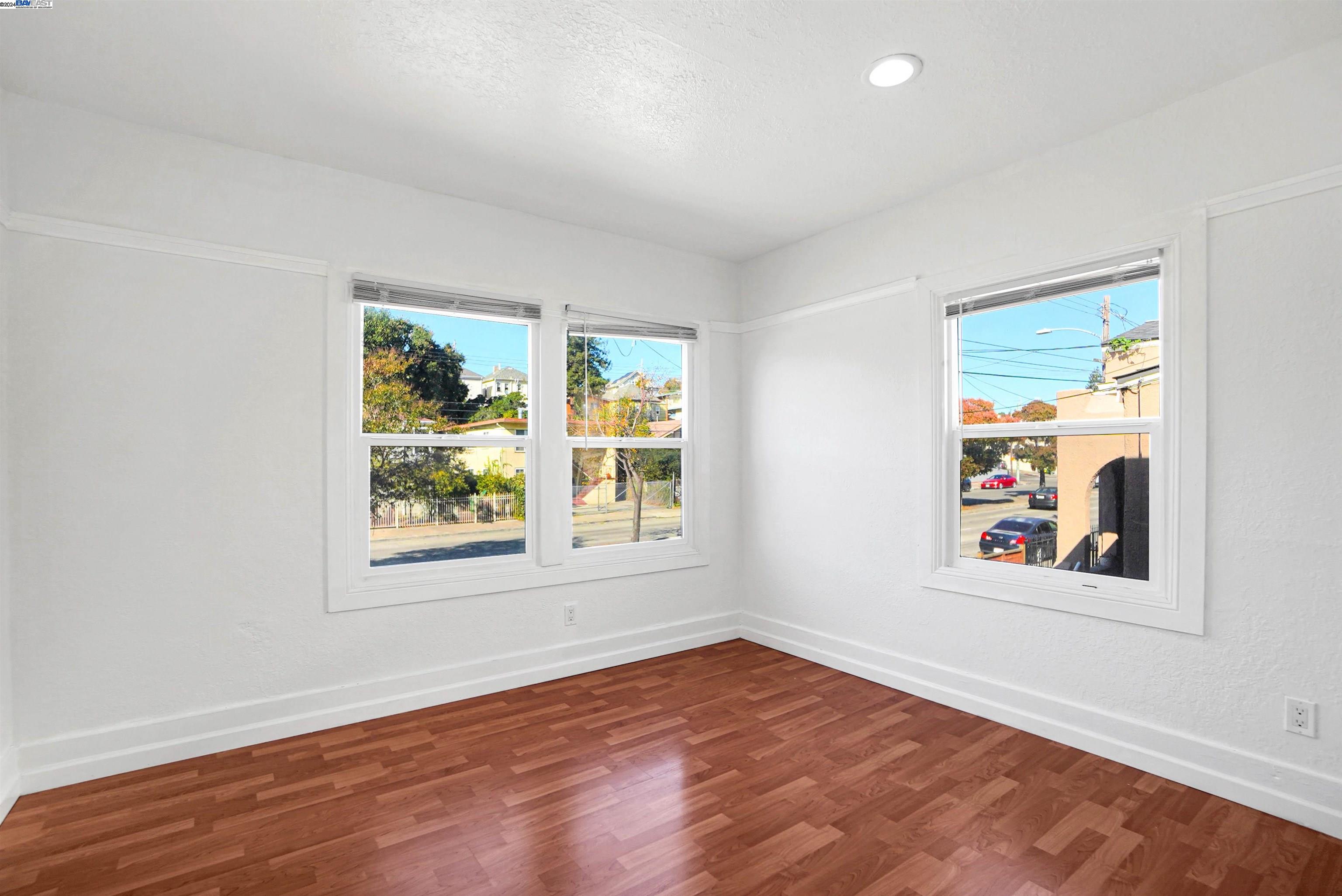 2006 14Th Ave, Oakland, California 94606, 3 Bedrooms Bedrooms, 5 Rooms Rooms,2 BathroomsBathrooms,Residential,For Sale,2006 14Th Ave,41078929