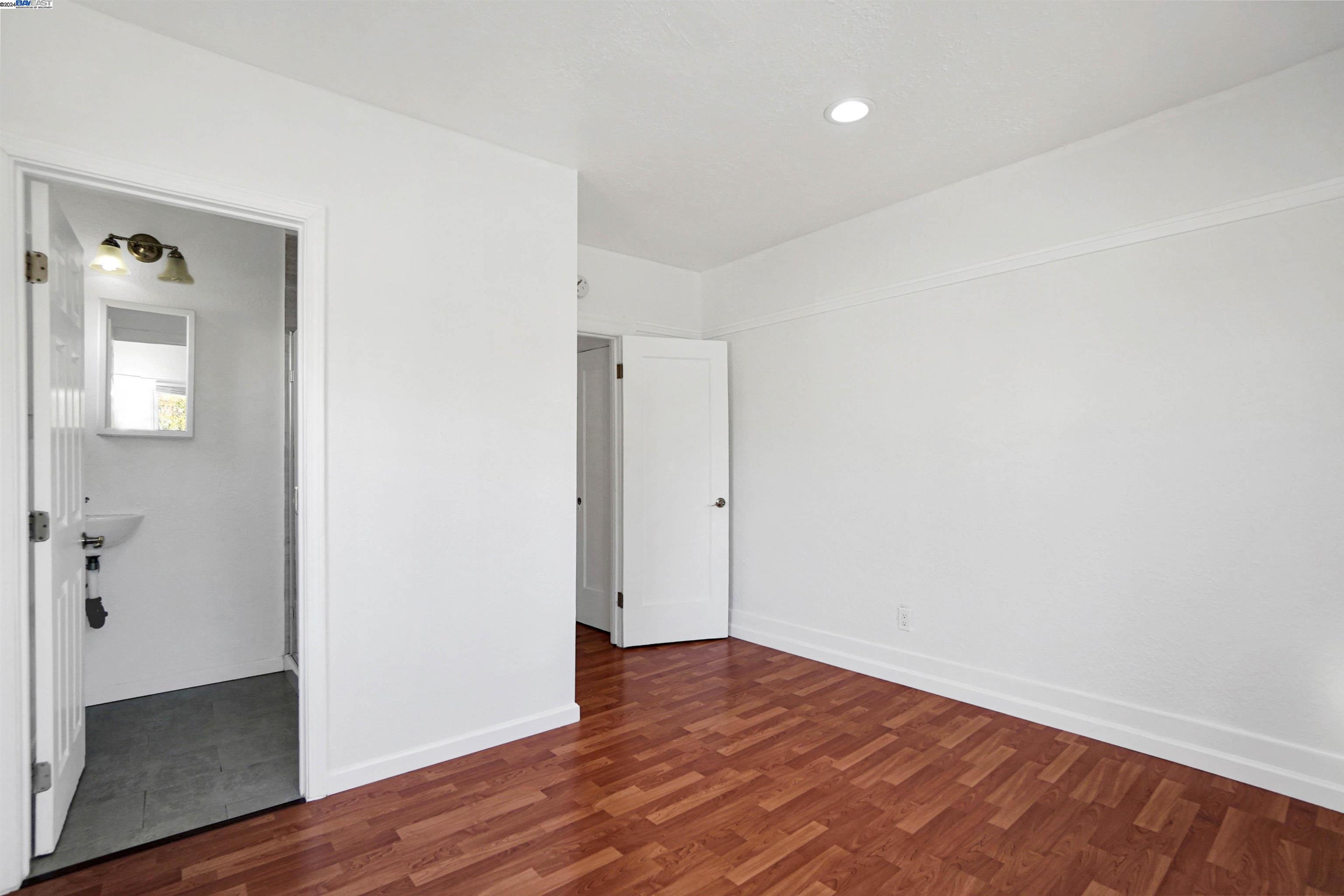 2006 14Th Ave, Oakland, California 94606, 3 Bedrooms Bedrooms, 5 Rooms Rooms,2 BathroomsBathrooms,Residential,For Sale,2006 14Th Ave,41078929