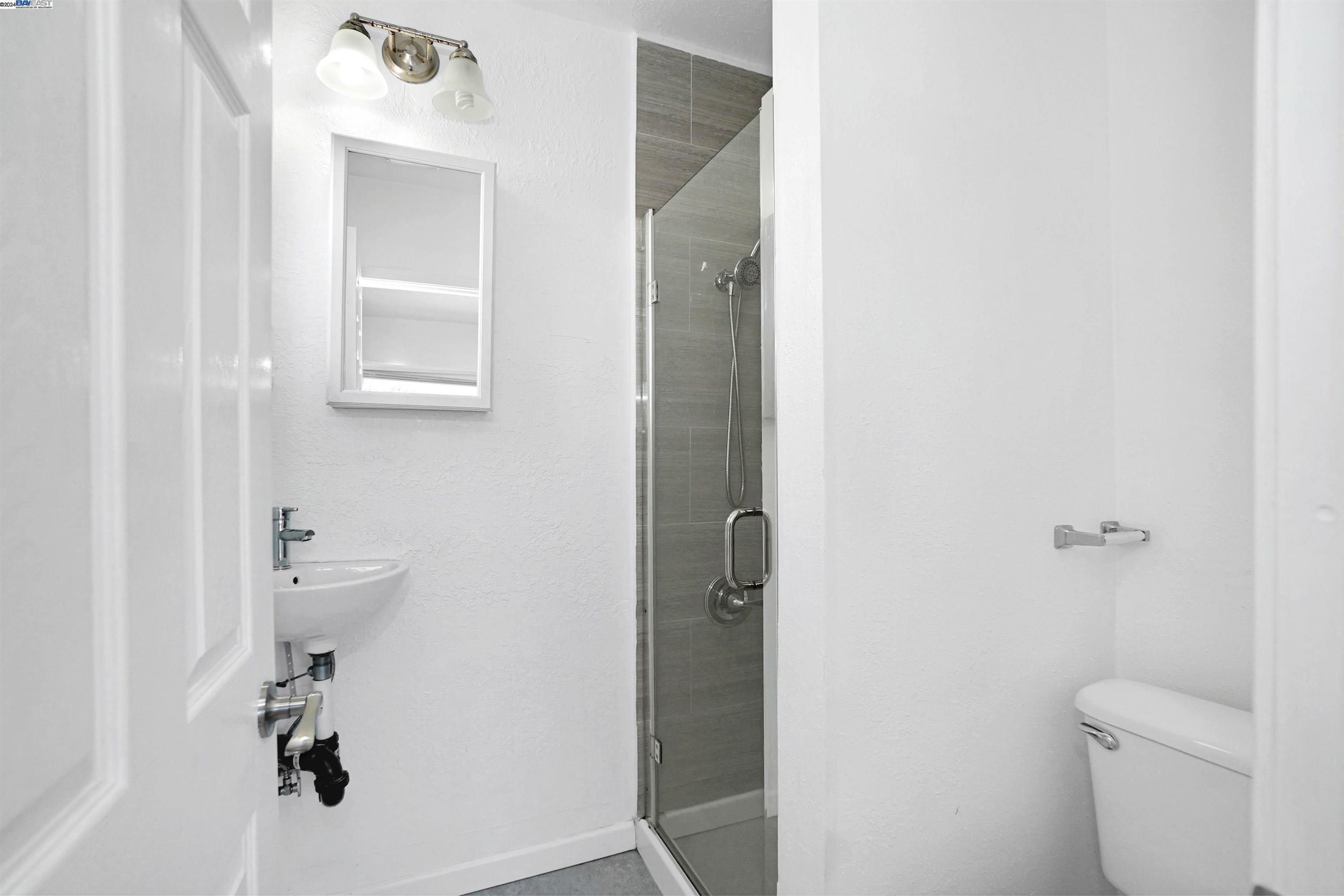 2006 14Th Ave, Oakland, California 94606, 3 Bedrooms Bedrooms, 5 Rooms Rooms,2 BathroomsBathrooms,Residential,For Sale,2006 14Th Ave,41078929