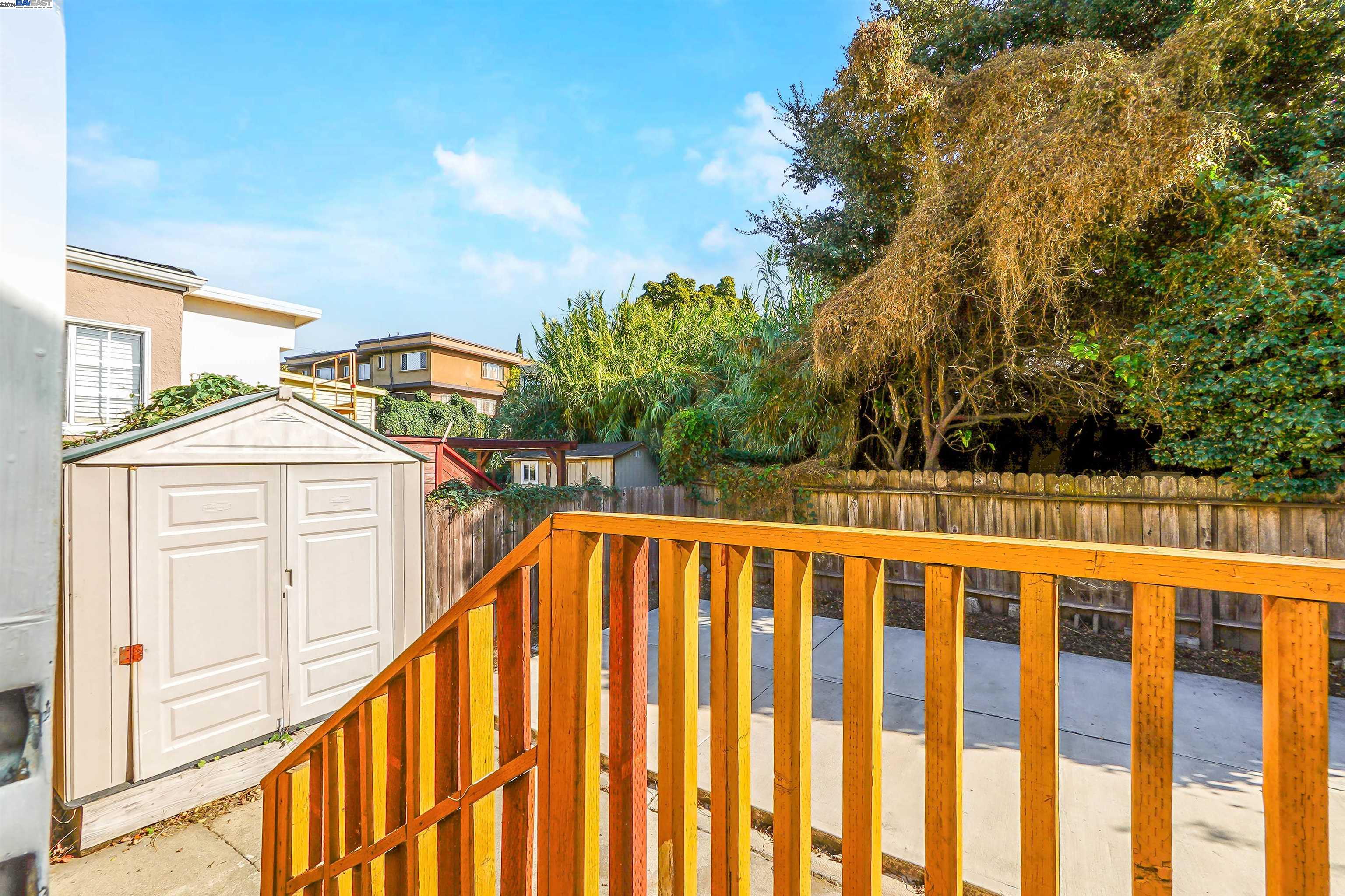 2006 14Th Ave, Oakland, California 94606, 3 Bedrooms Bedrooms, 5 Rooms Rooms,2 BathroomsBathrooms,Residential,For Sale,2006 14Th Ave,41078929