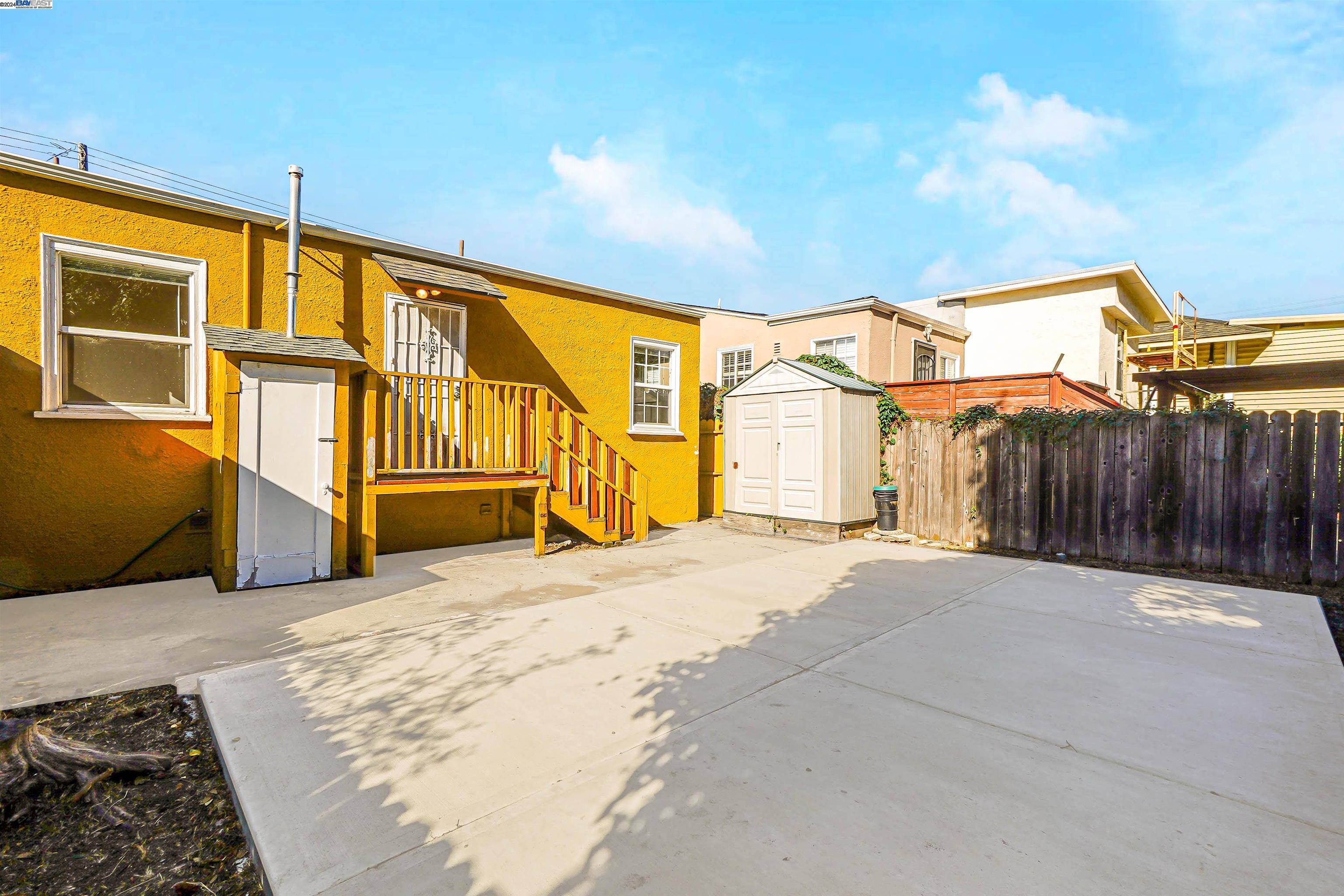 2006 14Th Ave, Oakland, California 94606, 3 Bedrooms Bedrooms, 5 Rooms Rooms,2 BathroomsBathrooms,Residential,For Sale,2006 14Th Ave,41078929