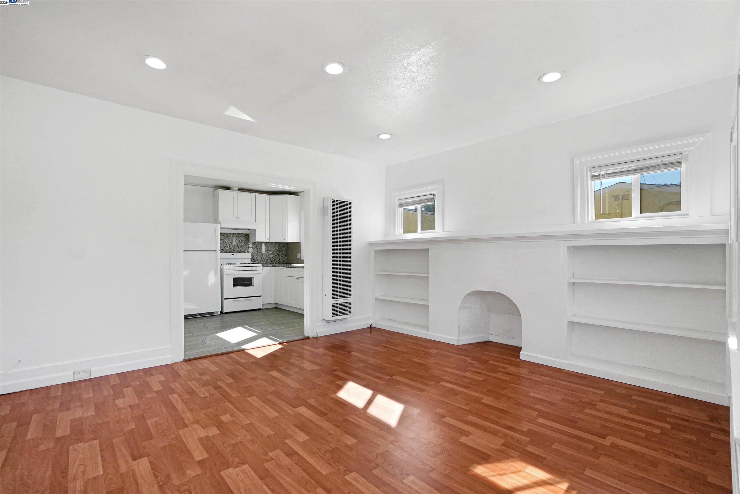 2006 14Th Ave, Oakland, California 94606, 3 Bedrooms Bedrooms, 5 Rooms Rooms,2 BathroomsBathrooms,Residential,For Sale,2006 14Th Ave,41078929
