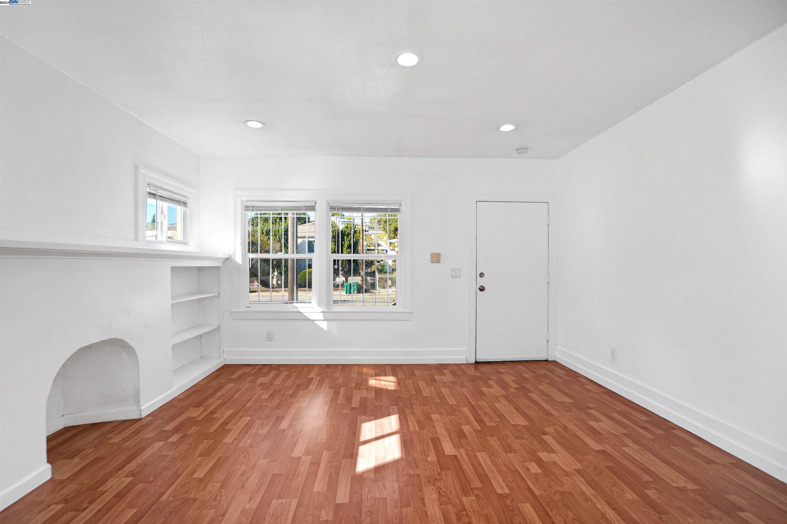 2006 14Th Ave, Oakland, California 94606, 3 Bedrooms Bedrooms, 5 Rooms Rooms,2 BathroomsBathrooms,Residential,For Sale,2006 14Th Ave,41078929