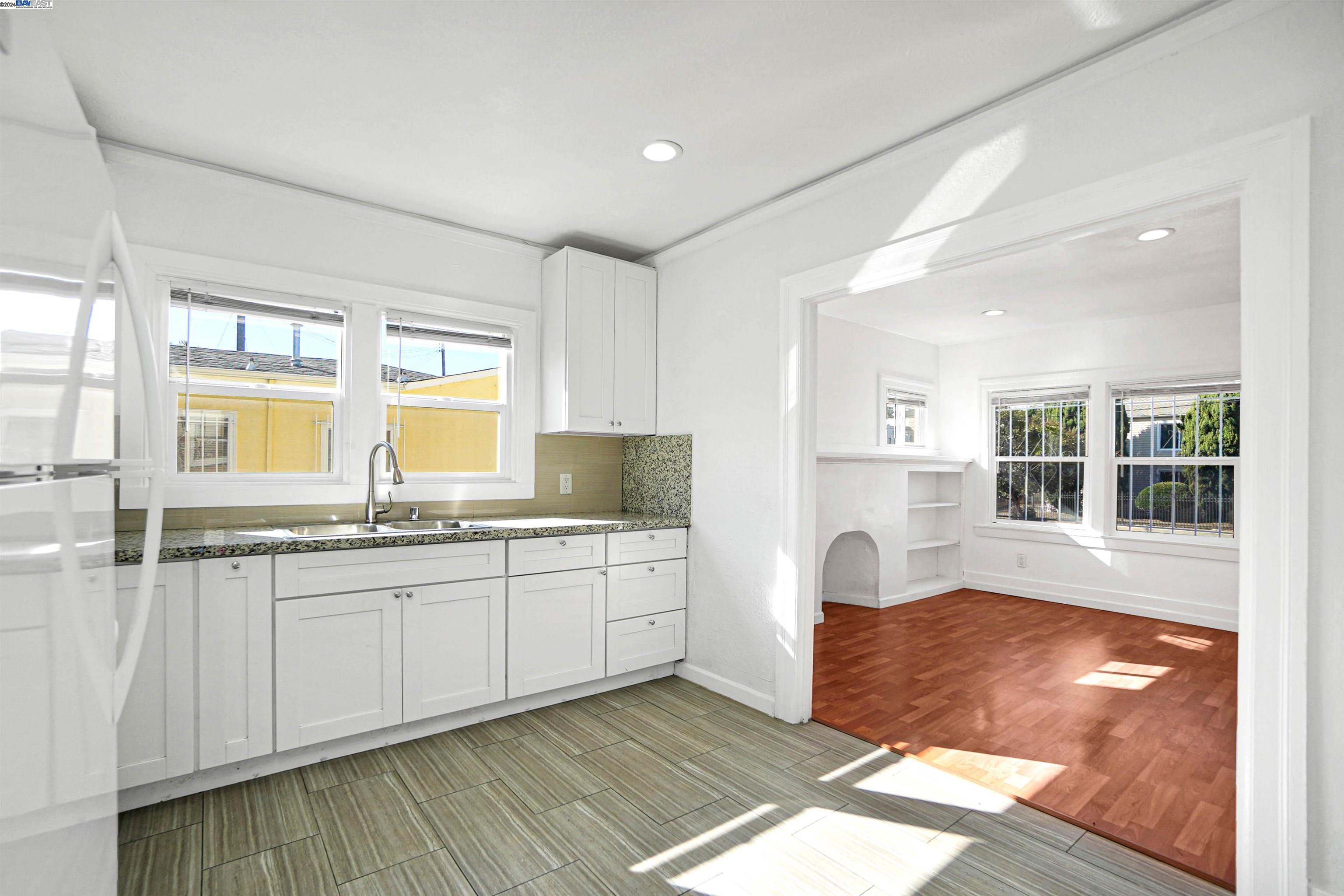 2006 14Th Ave, Oakland, California 94606, 3 Bedrooms Bedrooms, 5 Rooms Rooms,2 BathroomsBathrooms,Residential,For Sale,2006 14Th Ave,41078929