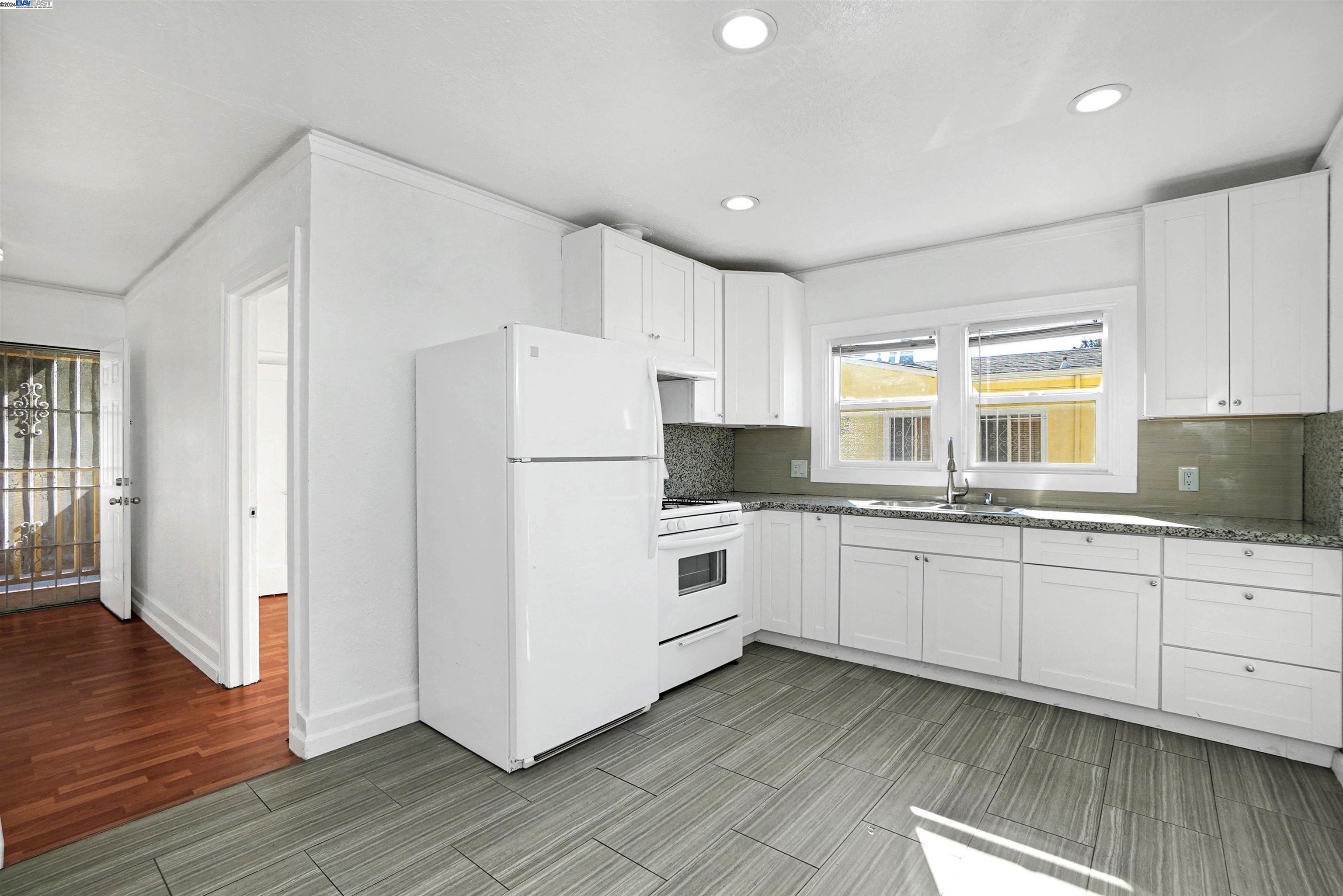 2006 14Th Ave, Oakland, California 94606, 3 Bedrooms Bedrooms, 5 Rooms Rooms,2 BathroomsBathrooms,Residential,For Sale,2006 14Th Ave,41078929