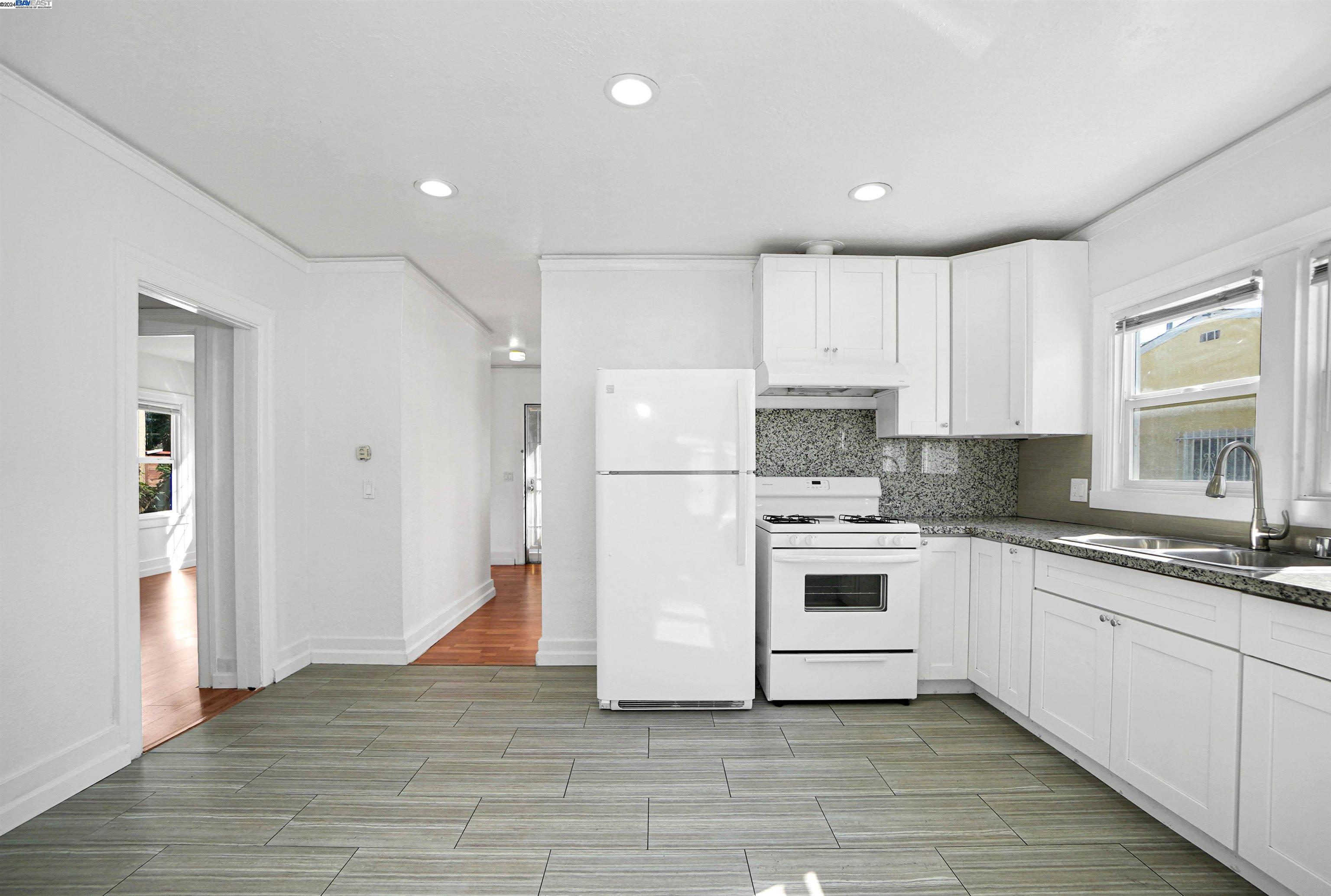2006 14Th Ave, Oakland, California 94606, 3 Bedrooms Bedrooms, 5 Rooms Rooms,2 BathroomsBathrooms,Residential,For Sale,2006 14Th Ave,41078929