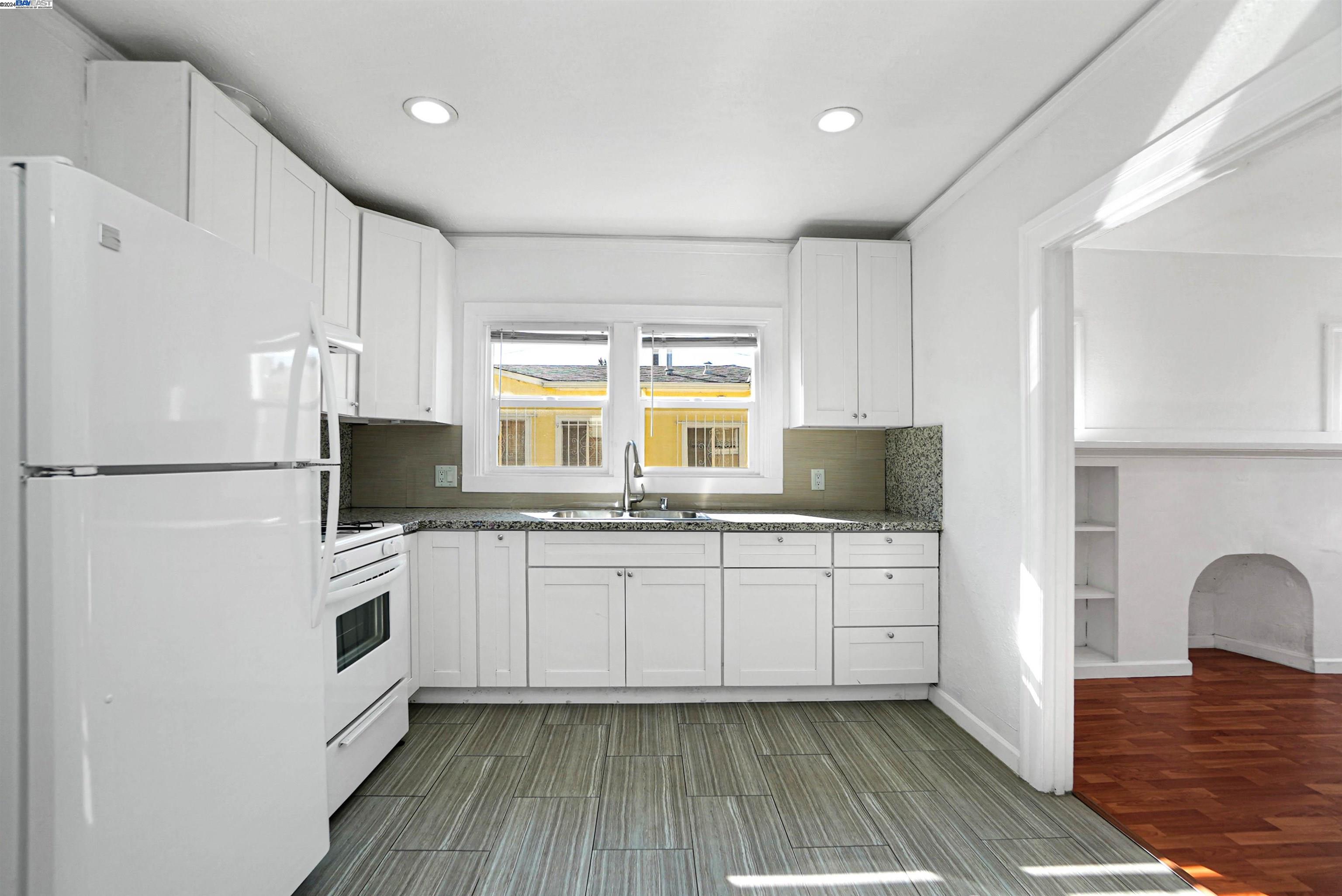 2006 14Th Ave, Oakland, California 94606, 3 Bedrooms Bedrooms, 5 Rooms Rooms,2 BathroomsBathrooms,Residential,For Sale,2006 14Th Ave,41078929