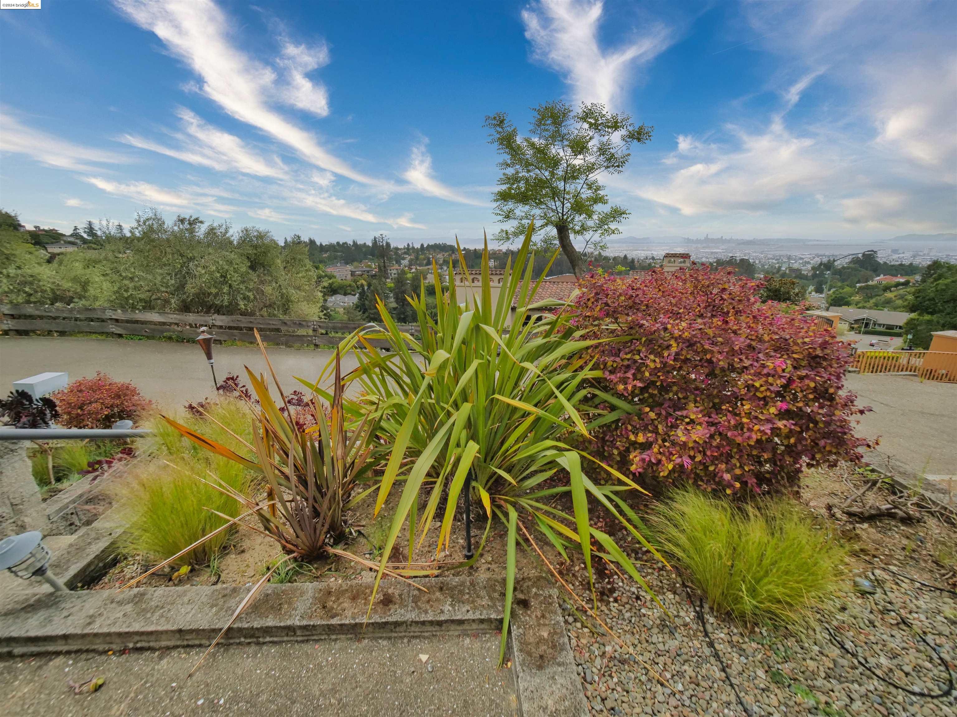 Detail Gallery Image 34 of 38 For 6351 Fairlane Dr, Oakland,  CA 94611 - 5 Beds | 3/1 Baths