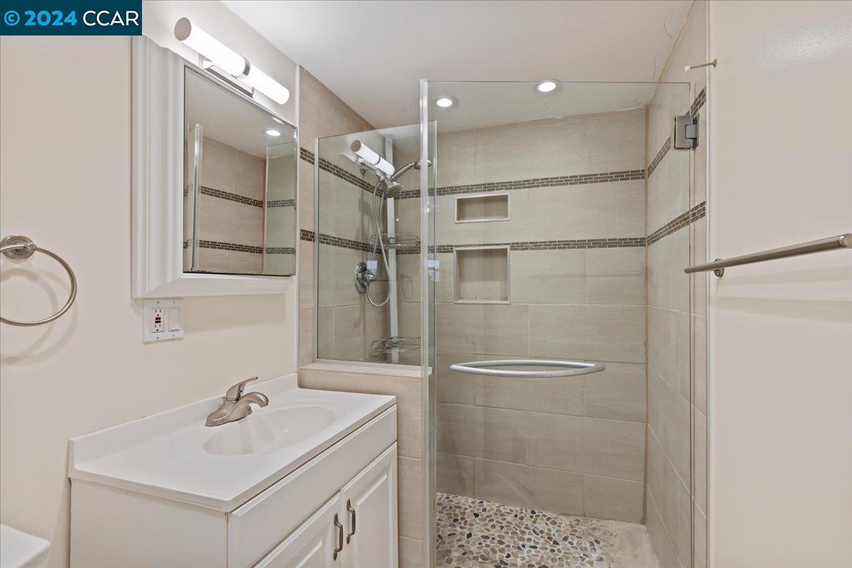 Detail Gallery Image 29 of 52 For 323 Riviera Dr, Union City,  CA 94587 - 4 Beds | 2 Baths