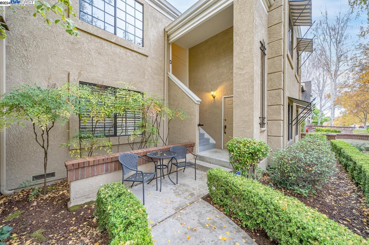 Detail Gallery Image 3 of 36 For 2020 Canyon Woods Dr #D,  San Ramon,  CA 94582 - 2 Beds | 2 Baths