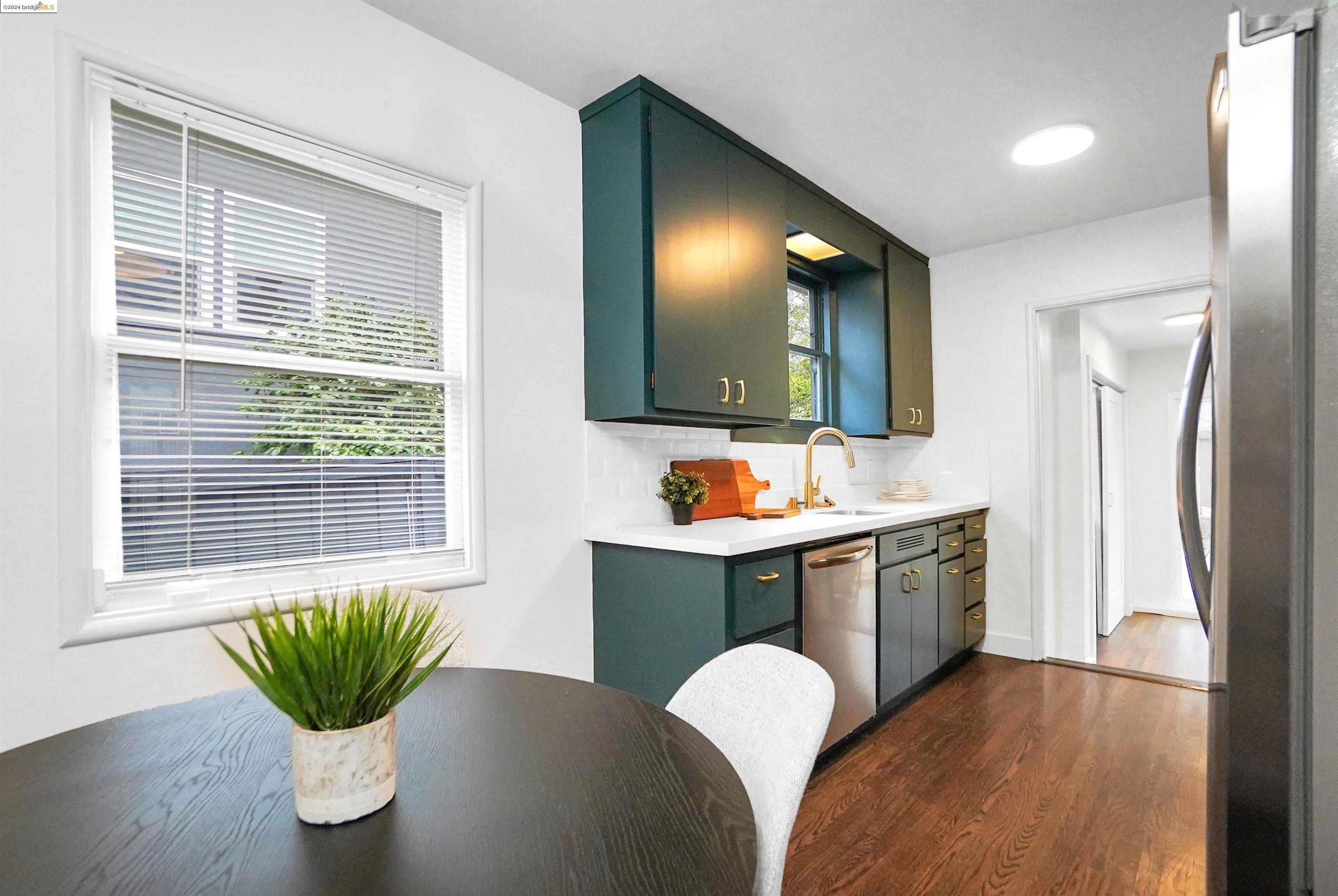 Detail Gallery Image 21 of 50 For 4349 Hyacinth Ave, Oakland,  CA 94619-2833 - 2 Beds | 1 Baths