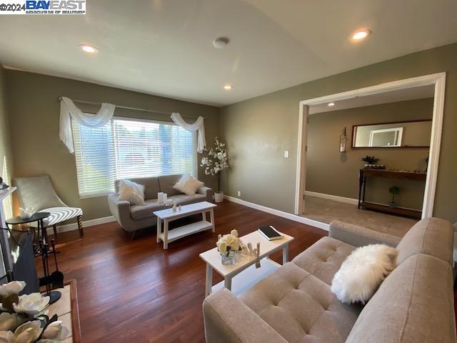 Detail Gallery Image 9 of 22 For 6567 Inglewood, Pleasanton,  CA 94588 - 4 Beds | 2 Baths