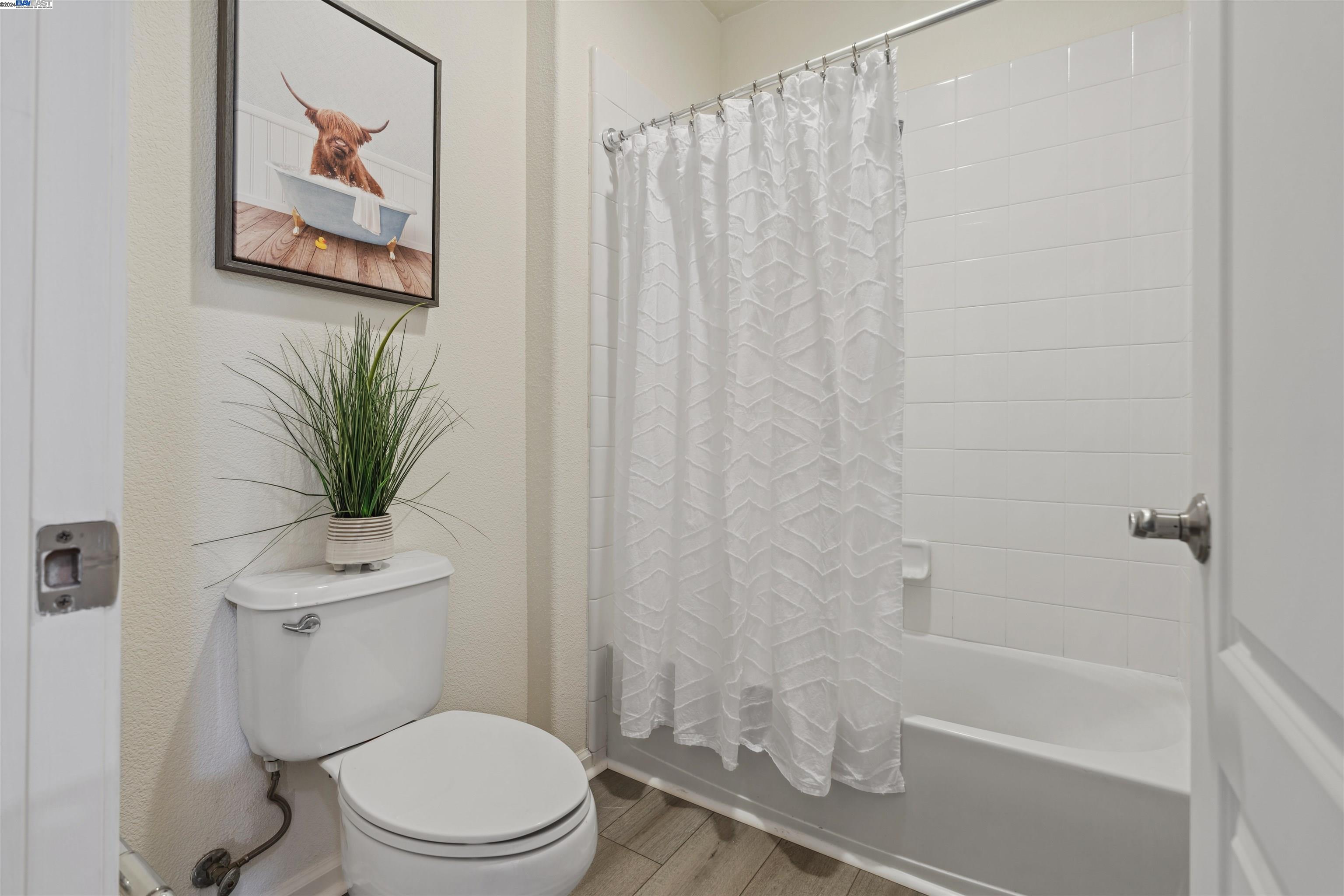 Detail Gallery Image 16 of 60 For 3567 Central Pkwy, Dublin,  CA 94568 - 4 Beds | 3/1 Baths