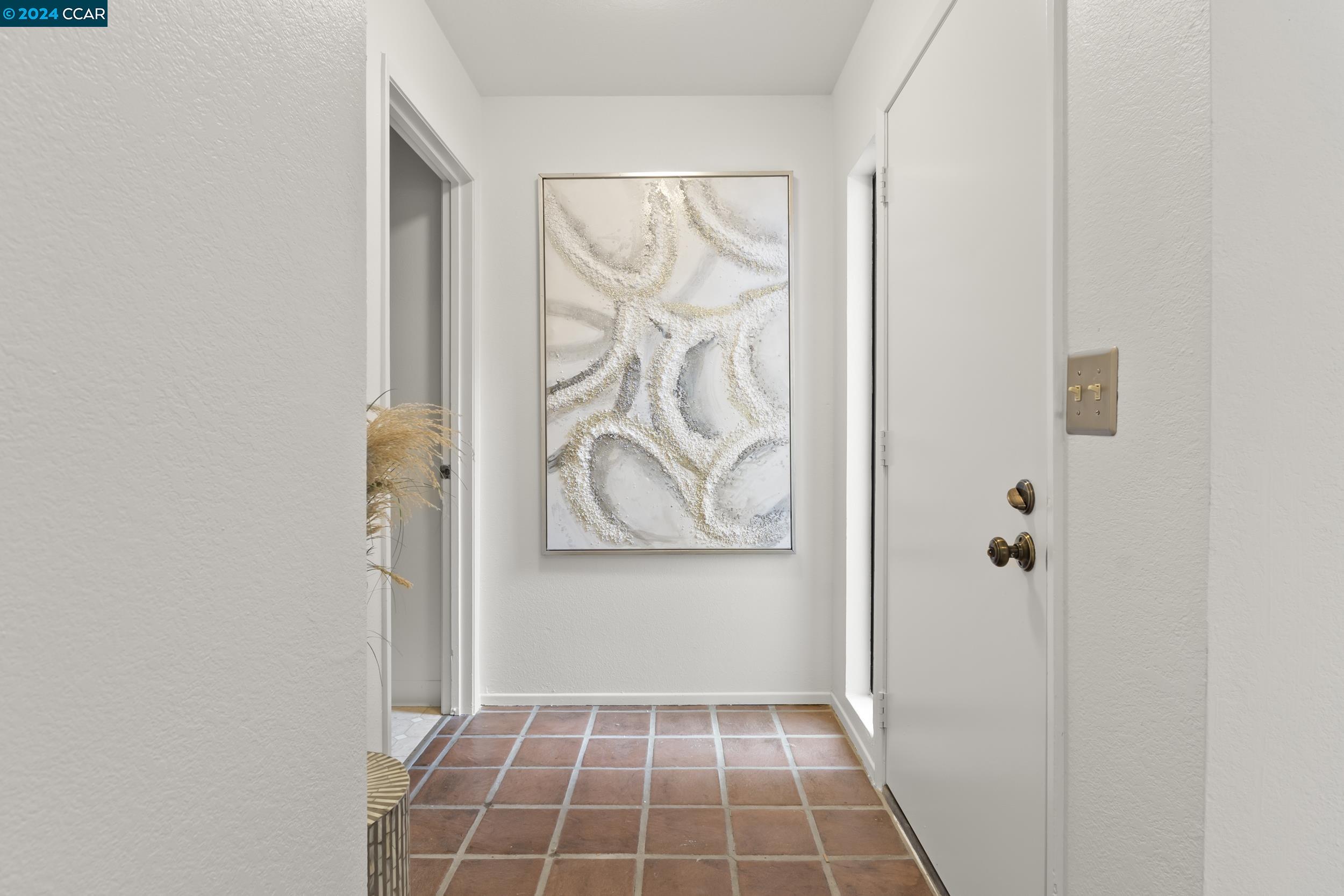 Detail Gallery Image 13 of 30 For 607 Valley Run, Hercules,  CA 94547 - 3 Beds | 2/1 Baths