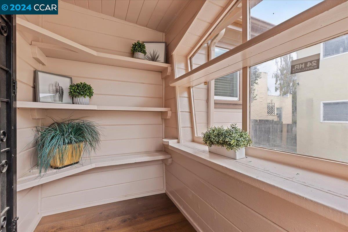 Detail Gallery Image 5 of 25 For 1411 Parker St, Berkeley,  CA 94702 - – Beds | – Baths