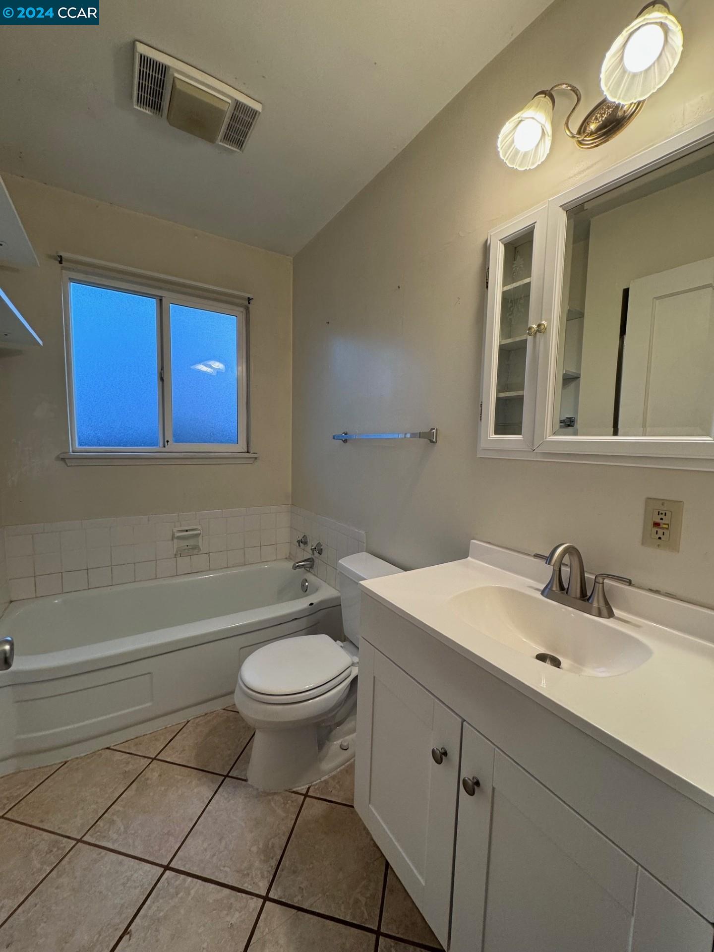 Detail Gallery Image 9 of 16 For 2085 Leland Way, Concord,  CA 94520 - 3 Beds | 1 Baths