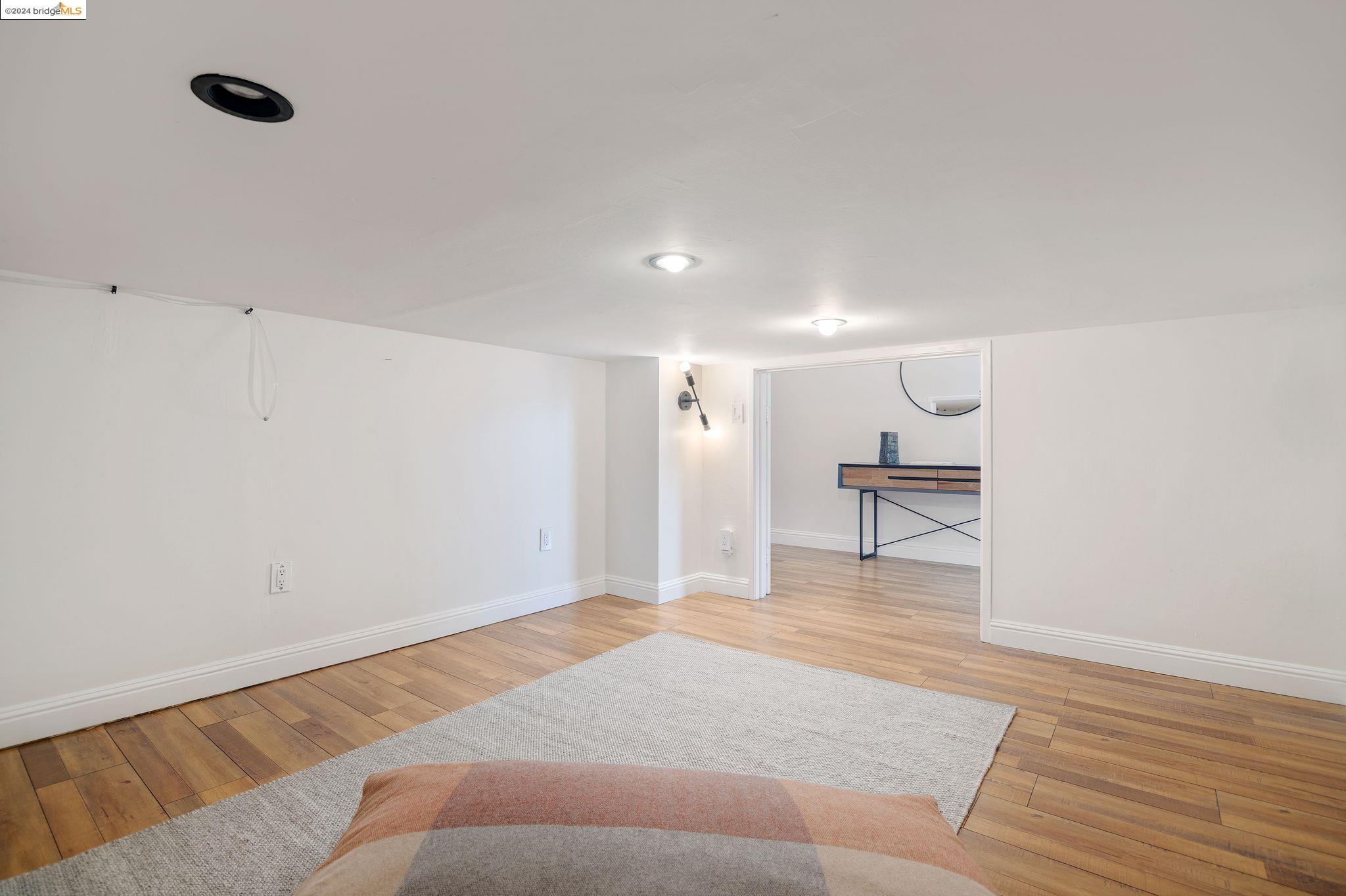 Detail Gallery Image 31 of 38 For 247 4th #402,  Oakland,  CA 94607-4327 - 2 Beds | 1 Baths