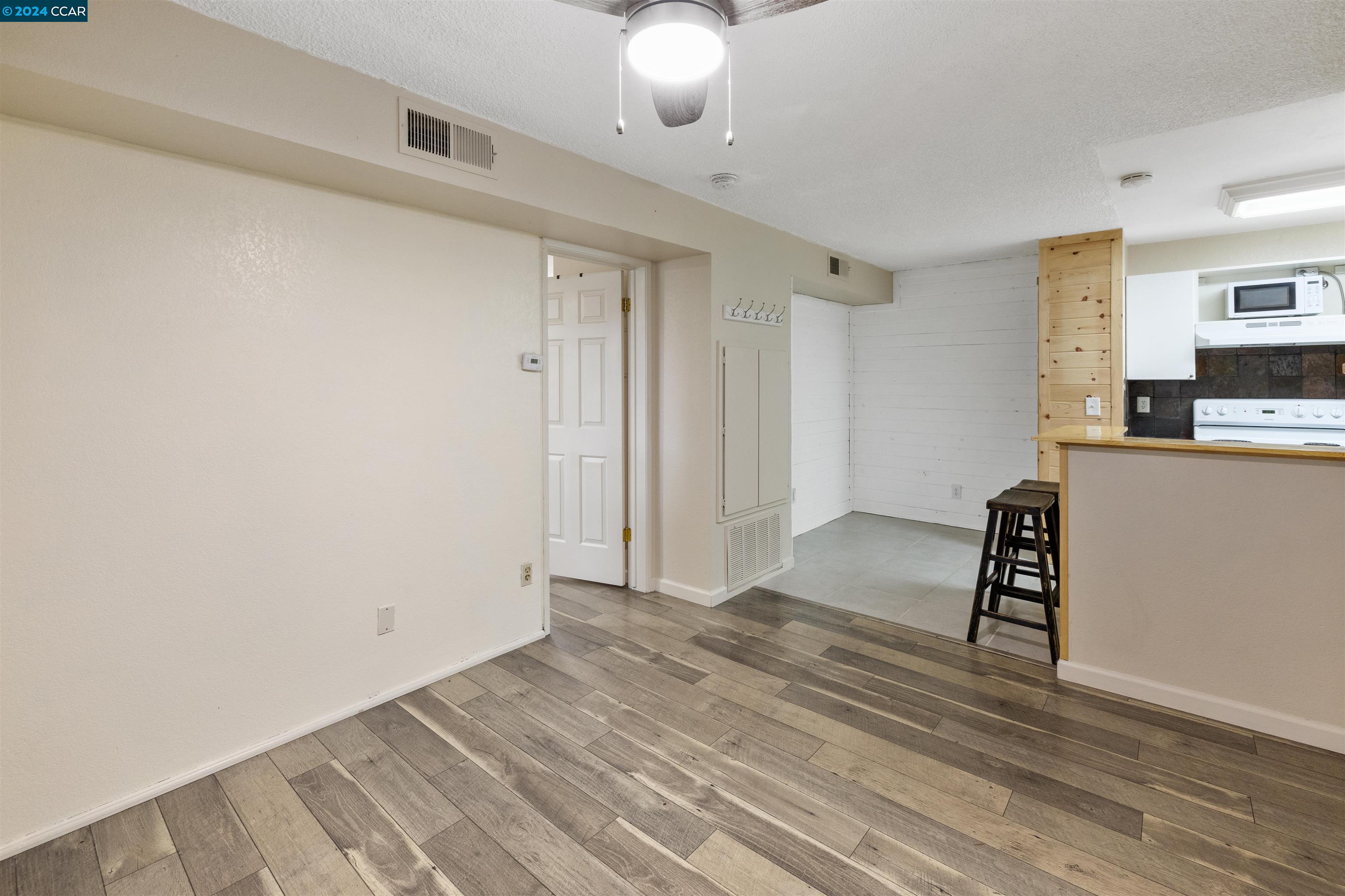 Detail Gallery Image 3 of 11 For 100 La Contera #143,  Sacramento,  CA 95834-1766 - 1 Beds | 1 Baths