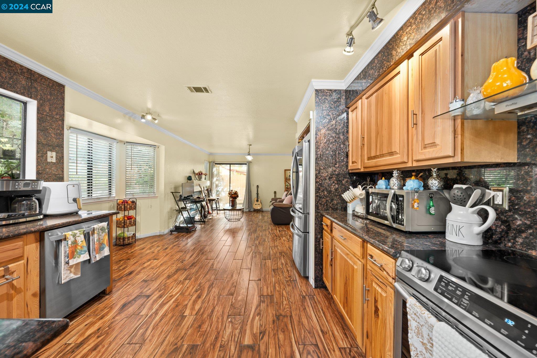 Detail Gallery Image 11 of 44 For 6706 Signal Peak Ct., Stockton,  CA 95210 - 4 Beds | 2/1 Baths