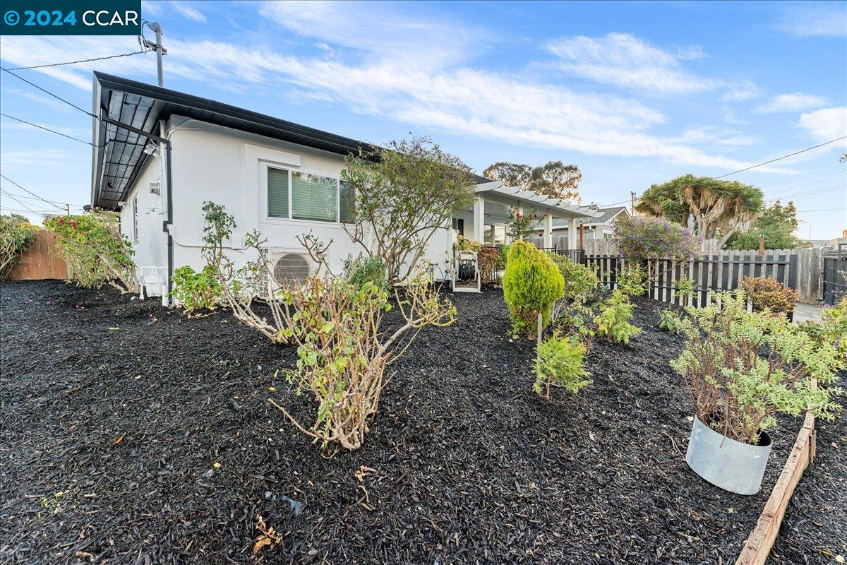 Detail Gallery Image 15 of 23 For 1098 Lettia Rd, San Pablo,  CA 94806 - 3 Beds | 1 Baths