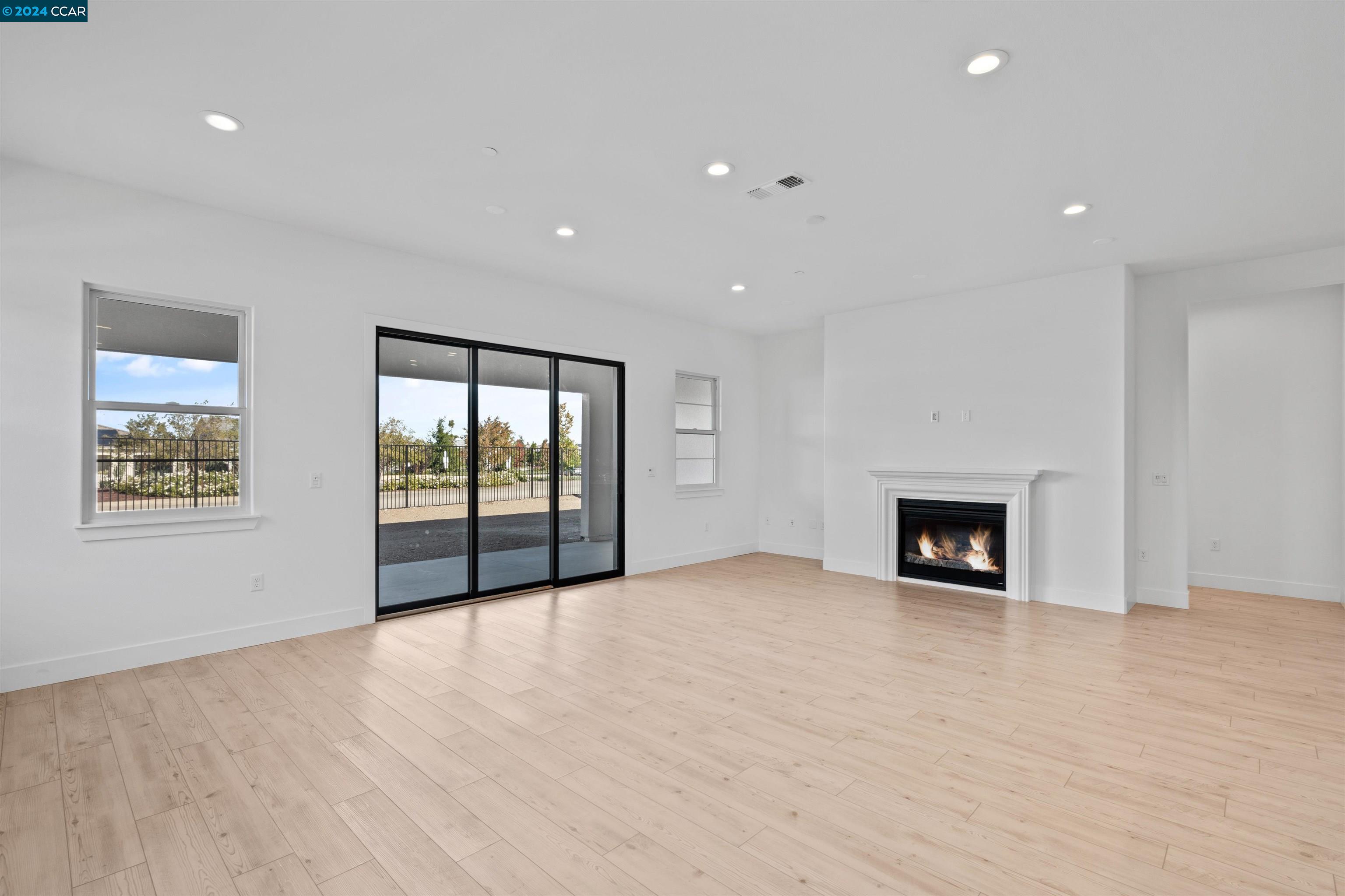 Detail Gallery Image 7 of 36 For 1691 White Rock Drive, Tracy,  CA 95377 - 3 Beds | 2/1 Baths