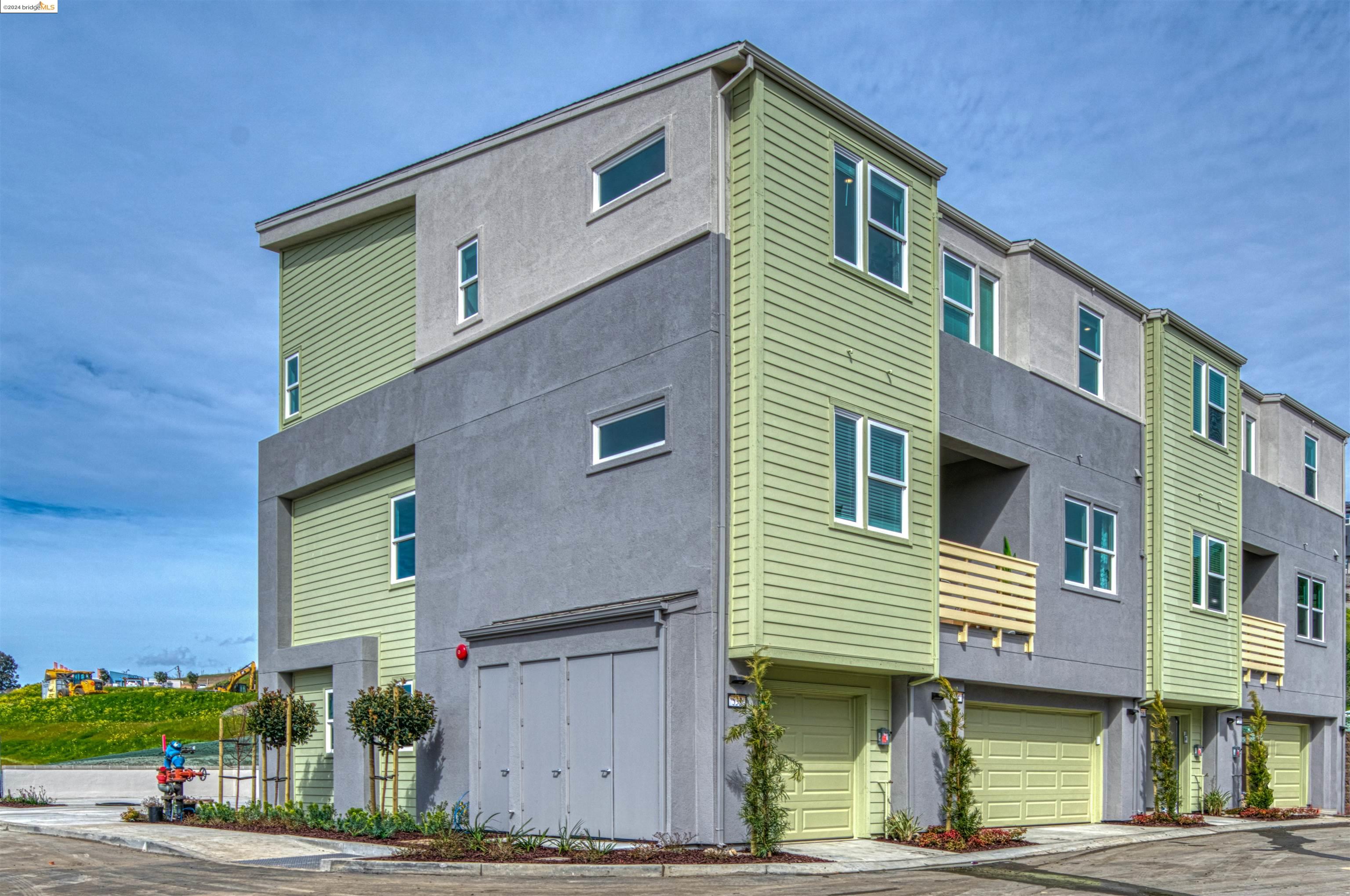 MLS: 41079095 Condo For Sale