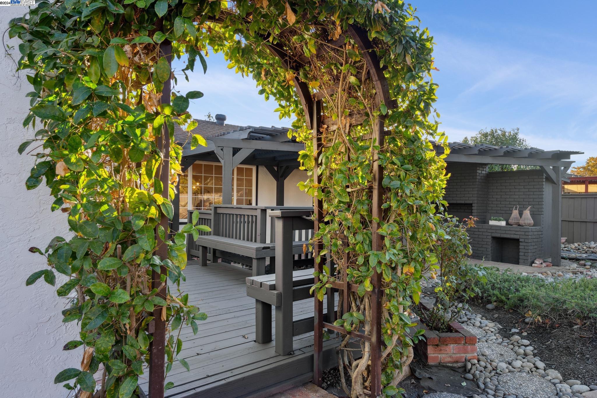 214 Paula Ct, Martinez, California 94553, 4 Bedrooms Bedrooms, 10 Rooms Rooms,3 BathroomsBathrooms,Residential,For Sale,214 Paula Ct,41079143