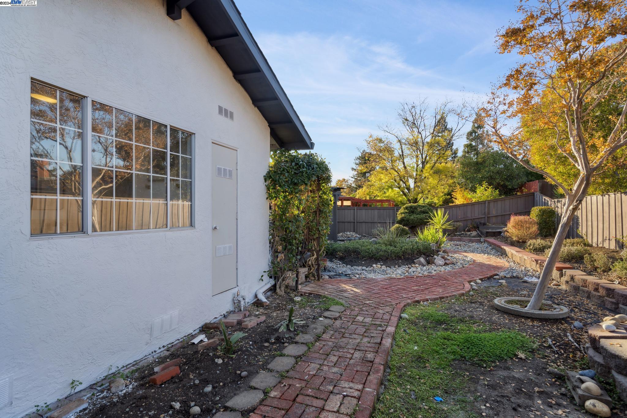 214 Paula Ct, Martinez, California 94553, 4 Bedrooms Bedrooms, 10 Rooms Rooms,3 BathroomsBathrooms,Residential,For Sale,214 Paula Ct,41079143