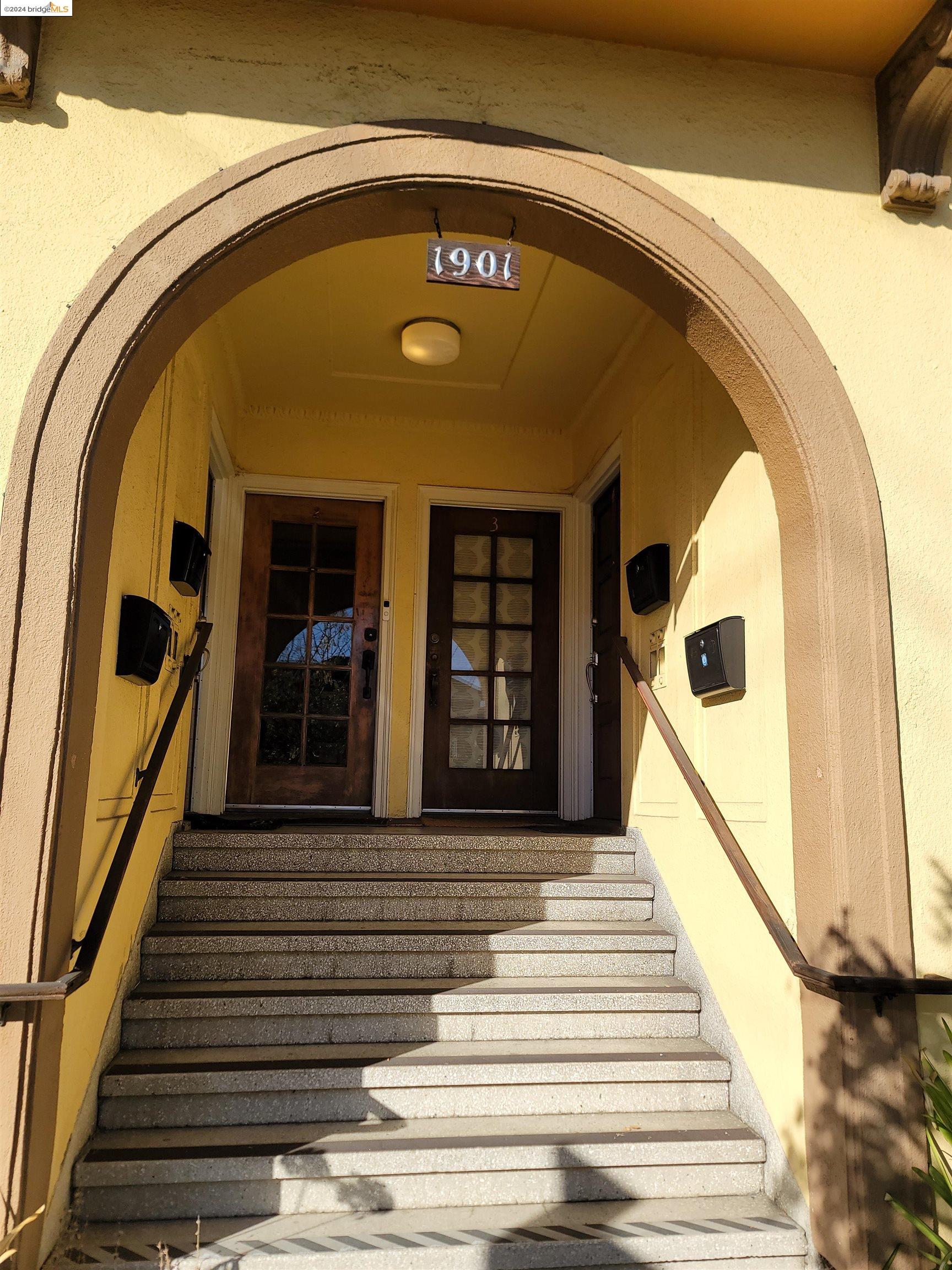 Detail Gallery Image 2 of 27 For 1901 Parker St #3,  Berkeley,  CA 94704 - 2 Beds | 1 Baths