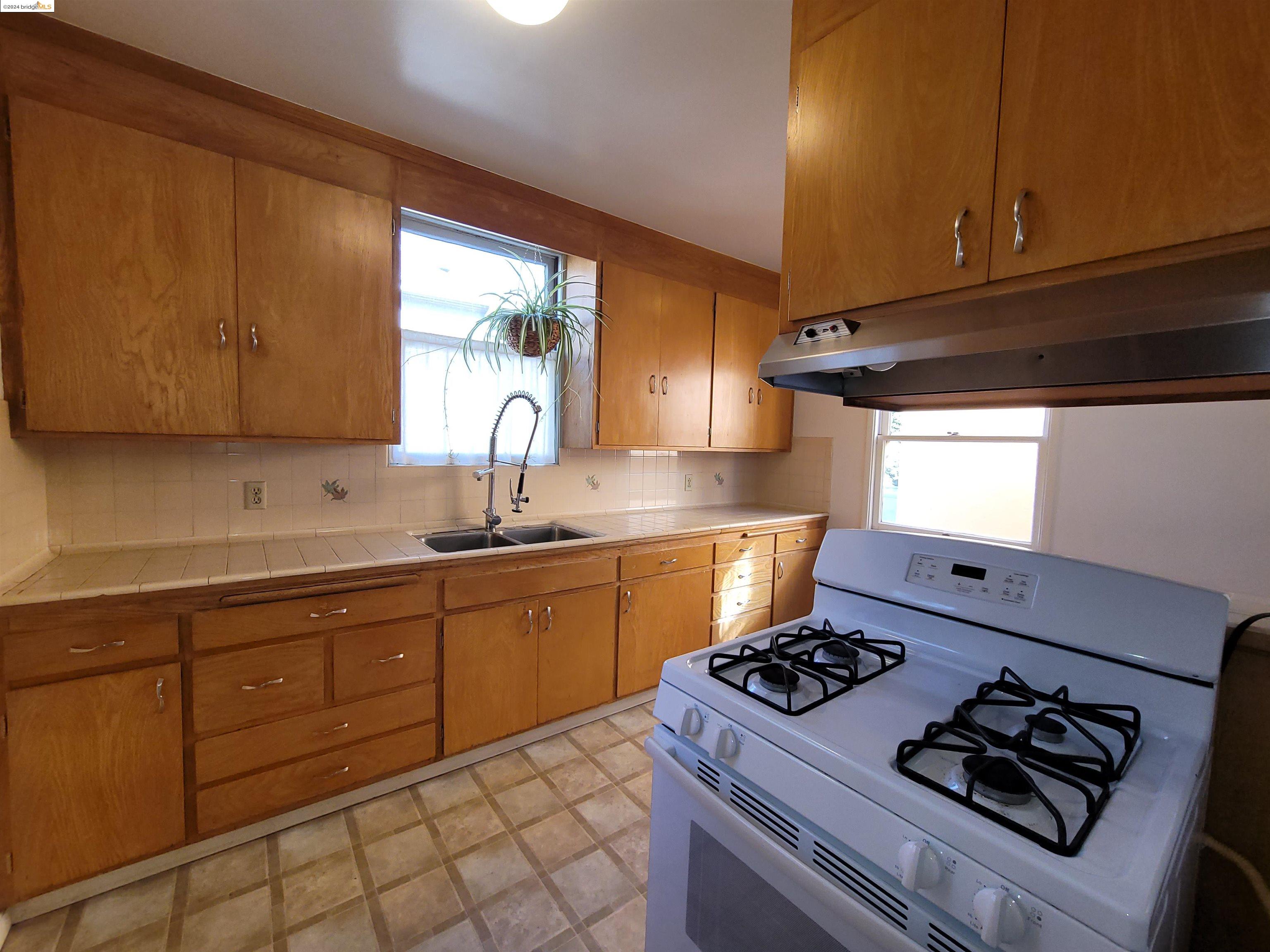 Detail Gallery Image 18 of 27 For 1901 Parker St #3,  Berkeley,  CA 94704 - 2 Beds | 1 Baths