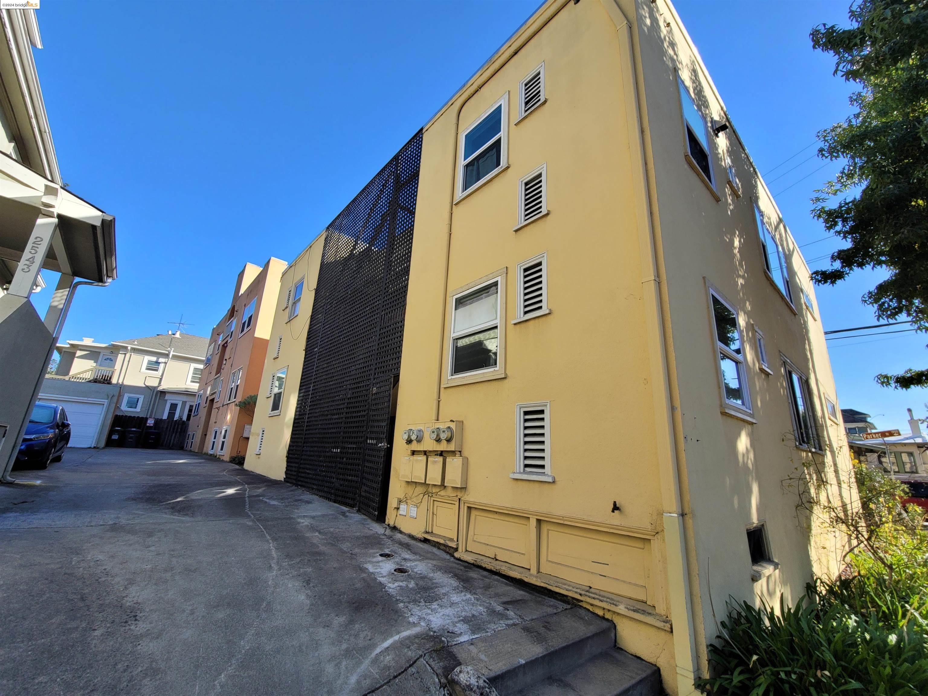 Detail Gallery Image 27 of 27 For 1901 Parker St #3,  Berkeley,  CA 94704 - 2 Beds | 1 Baths