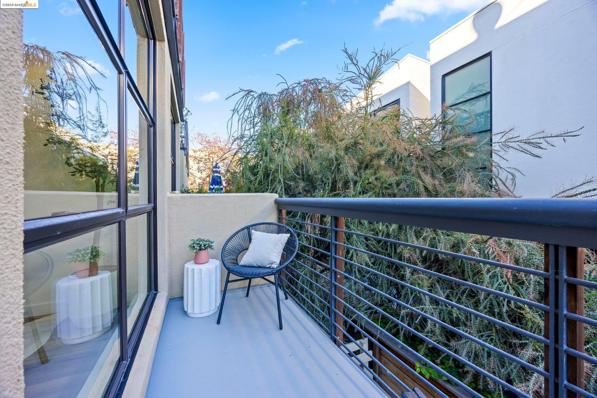 Detail Gallery Image 40 of 46 For 185 City Limits Cir, Oakland,  CA 94608 - 2 Beds | 1/1 Baths