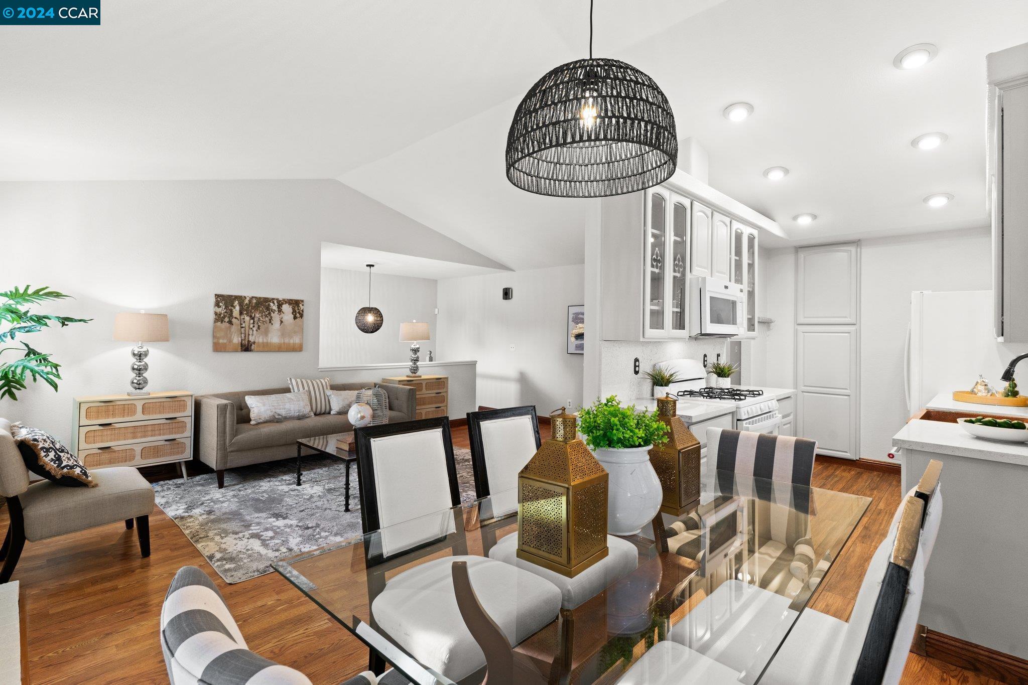 Photo #2: 41079285 Listing 