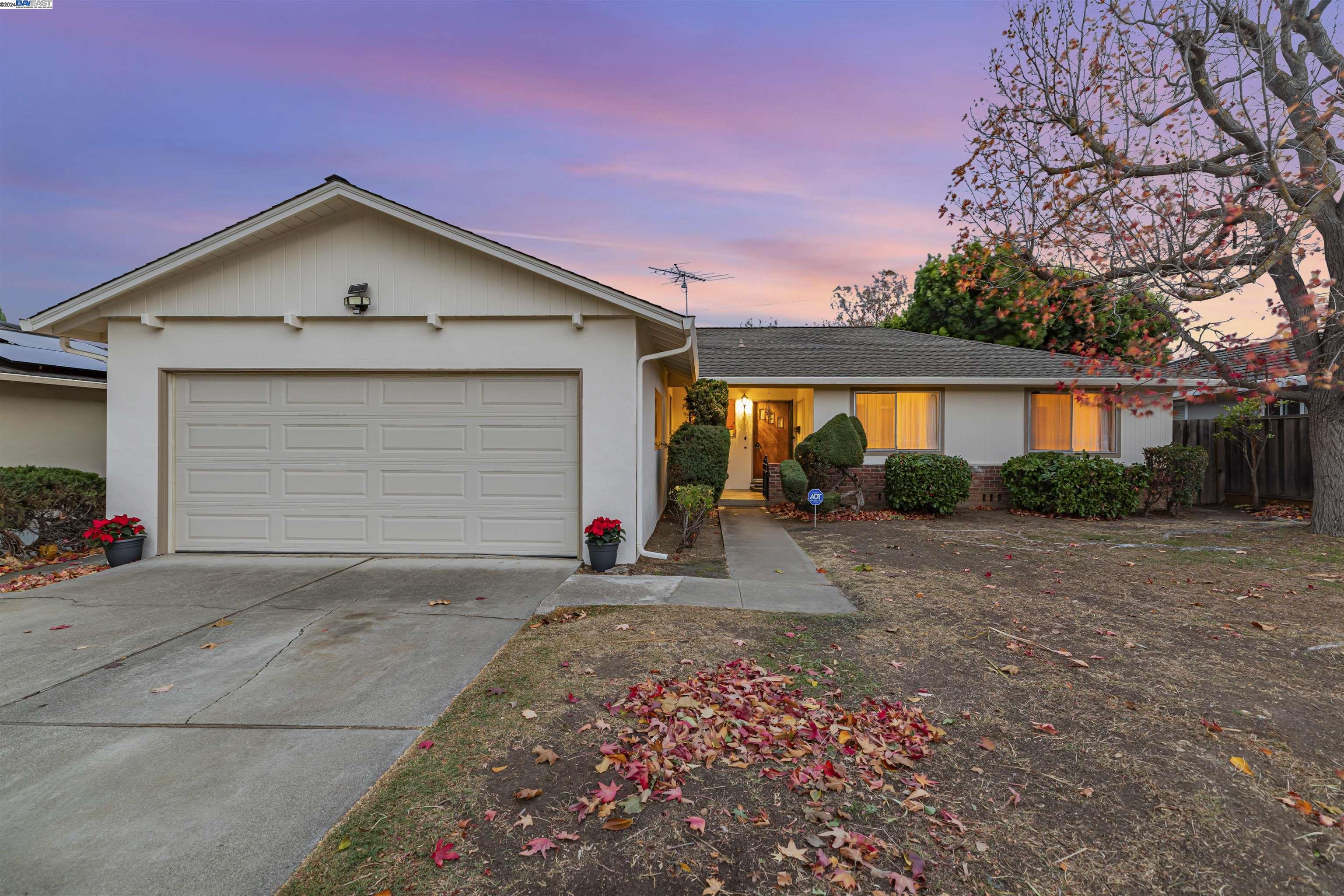 Detail Gallery Image 1 of 1 For 1046 Phelps Avenue, San Jose,  CA 95117 - 3 Beds | 2 Baths