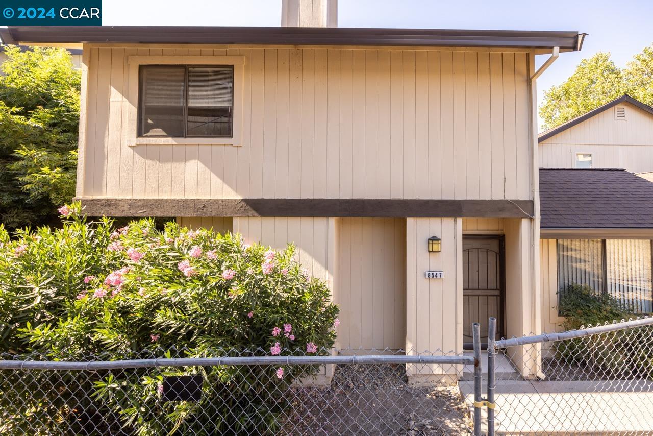 Detail Gallery Image 1 of 1 For 8547 Center Pkwy, Sacramento,  CA 95823 - 3 Beds | 2/1 Baths