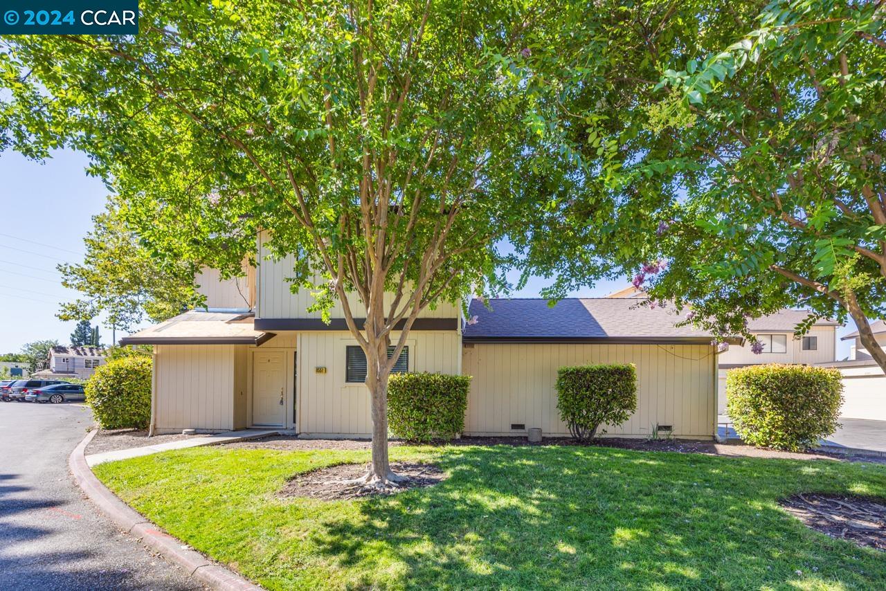 Detail Gallery Image 1 of 1 For 8551 Center Pkwy, Sacramento,  CA 95823 - 3 Beds | 2/1 Baths