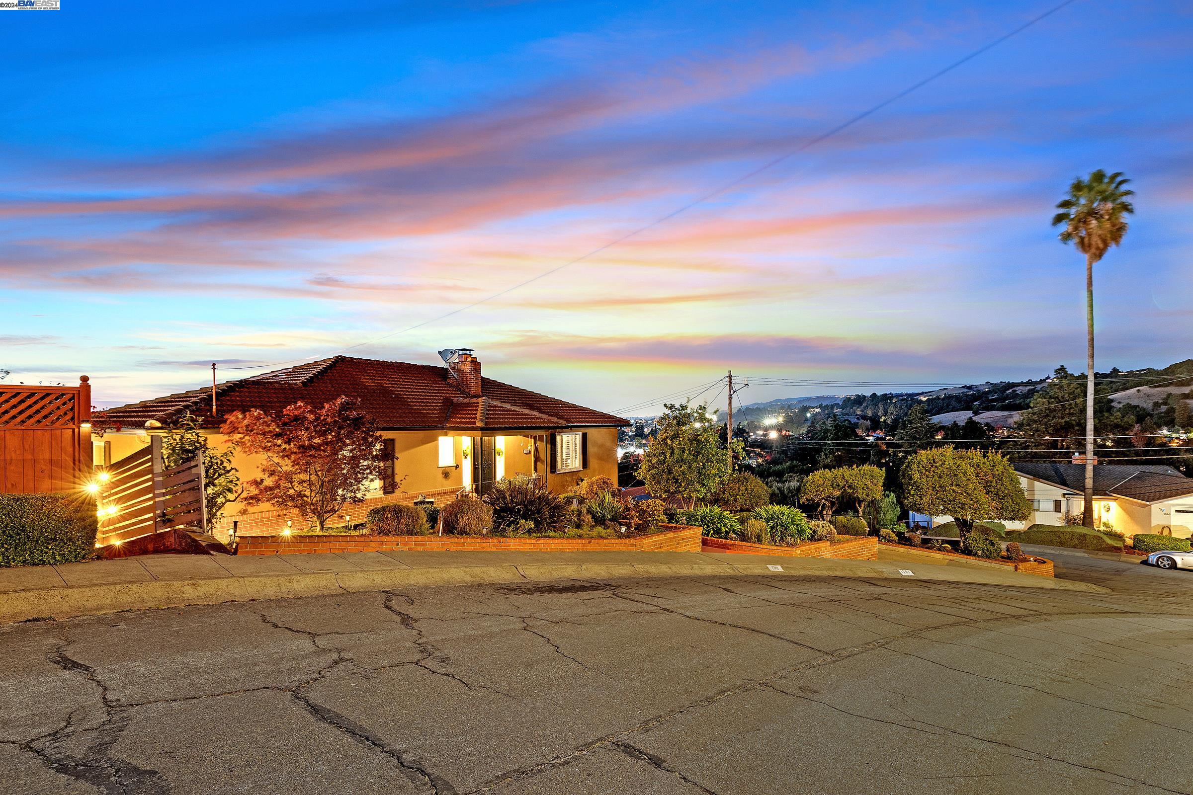 Detail Gallery Image 2 of 54 For 1301 E Juana Ave, San Leandro,  CA 94577 - 3 Beds | 2/1 Baths