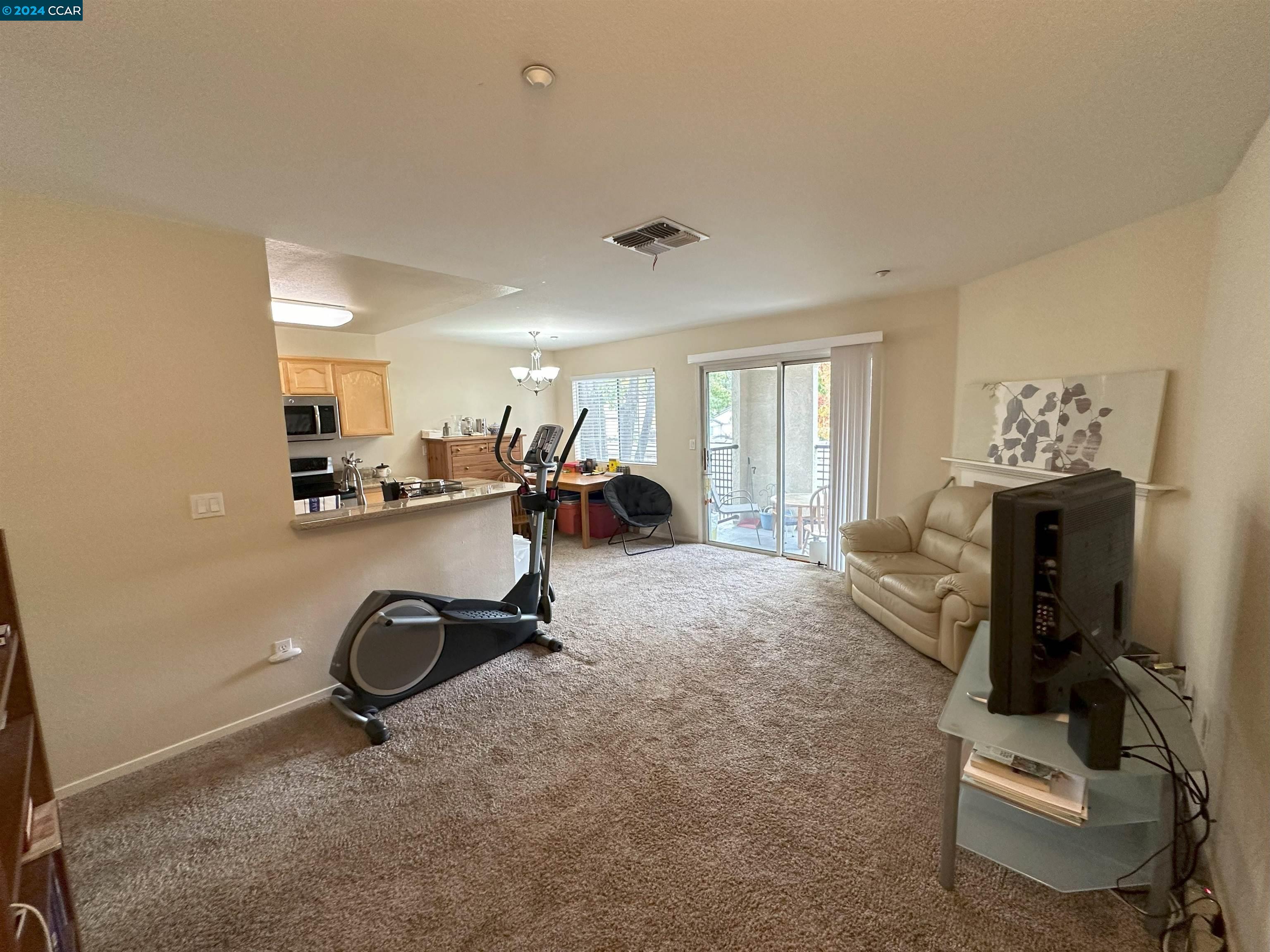 Detail Gallery Image 5 of 20 For 2001 Eastwood Dr #30,  Vacaville,  CA 95687 - 2 Beds | 1 Baths