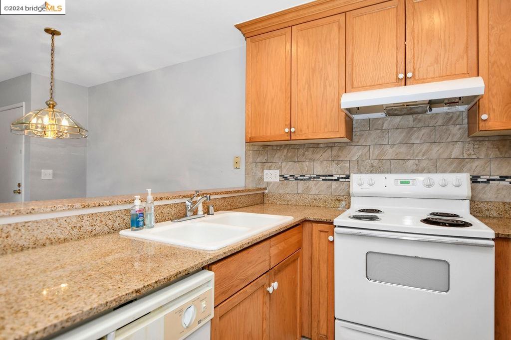 Detail Gallery Image 8 of 18 For 1333 N Camino Alto #318,  Vallejo,  CA 94589 - 2 Beds | 2 Baths