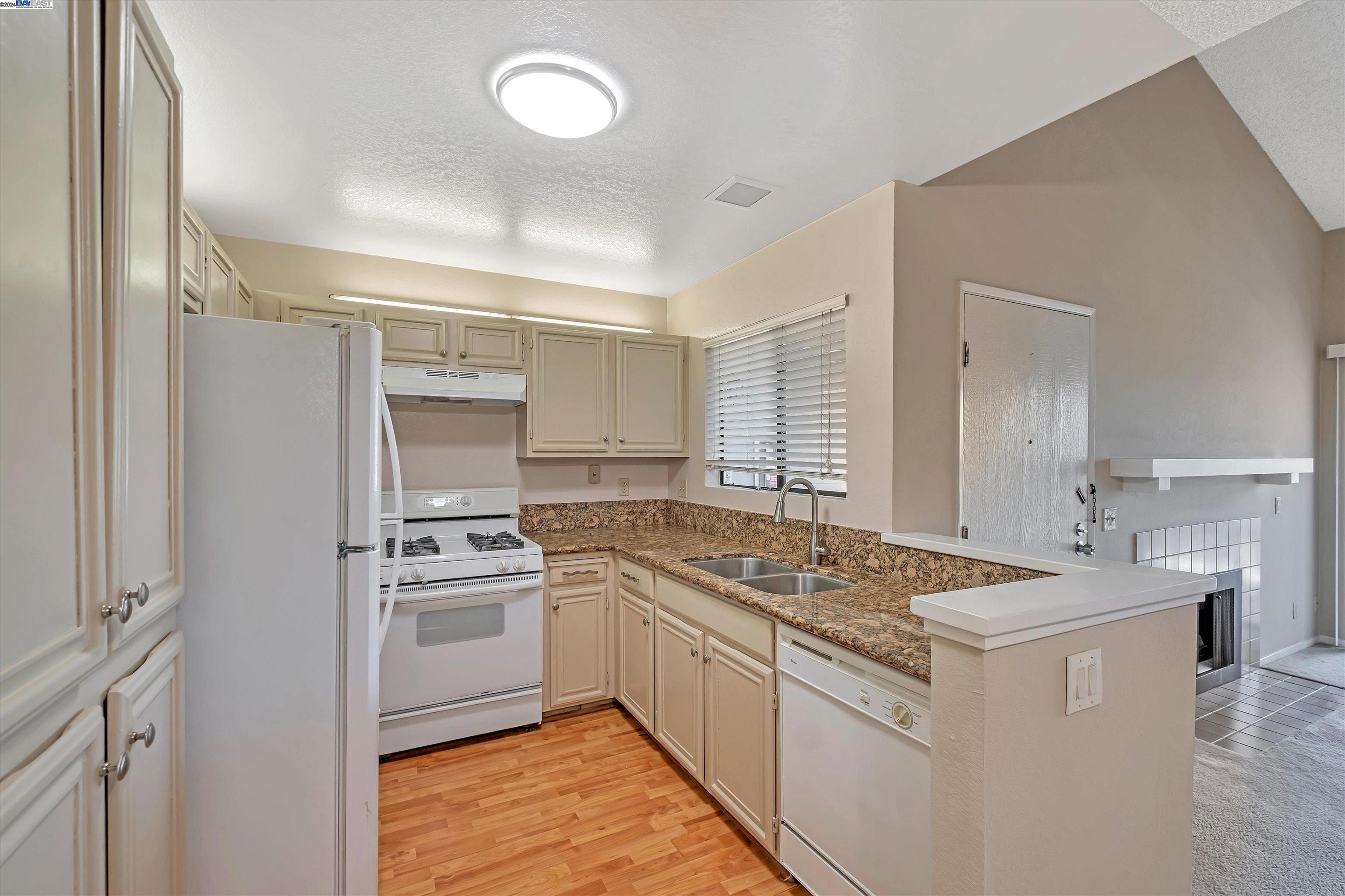 Photo #5: 41079372 Listing 