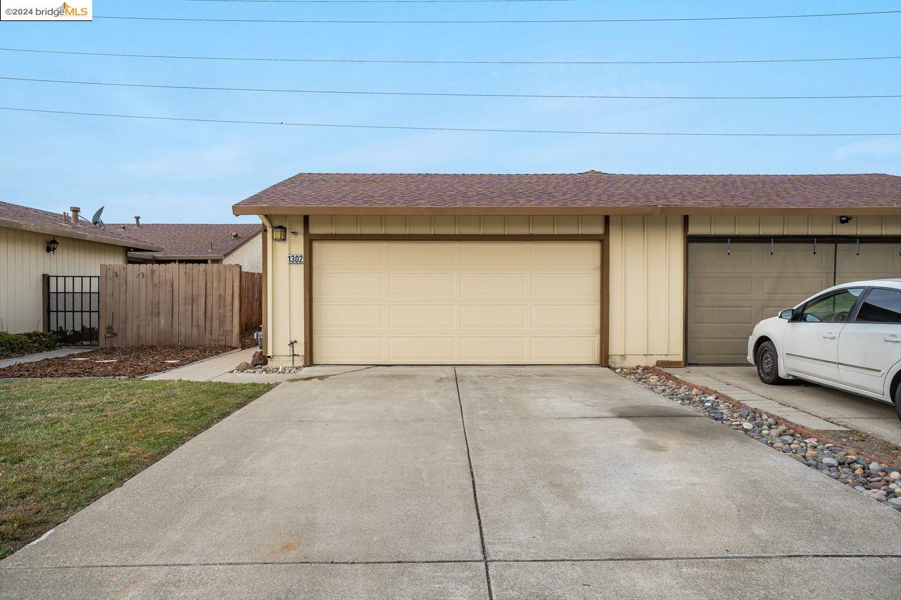 Detail Gallery Image 1 of 1 For 1302 Trembath Ln, Antioch,  CA 94509 - 2 Beds | 1 Baths