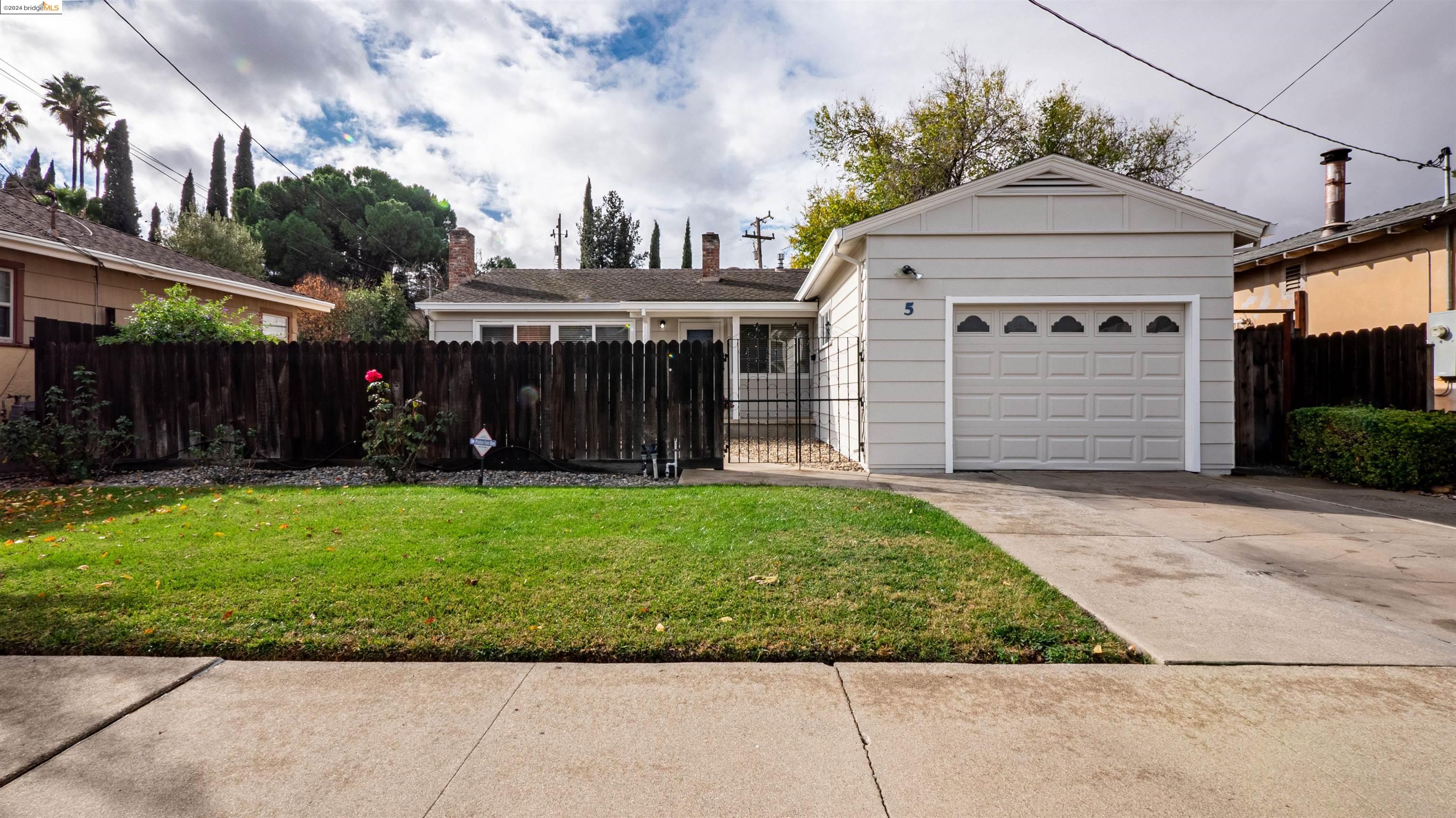 Detail Gallery Image 2 of 34 For 5 Hillside Rd, Antioch,  CA 94509 - 3 Beds | 2 Baths