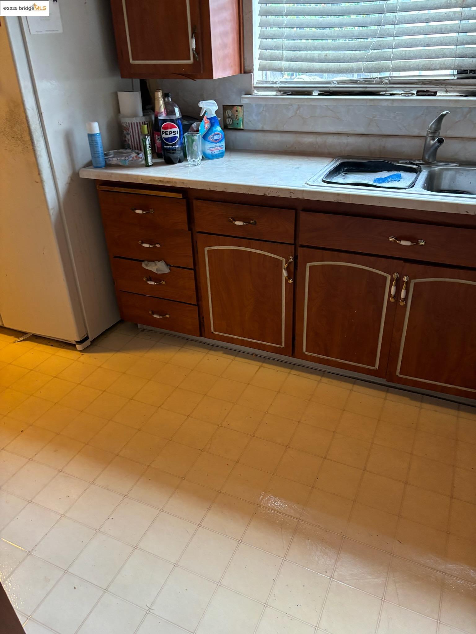 138 Eldridge Avenue, Oakland, California 94603, 3 Bedrooms Bedrooms, 6 Rooms Rooms,1 BathroomBathrooms,Residential,For Sale,138 Eldridge Avenue,41079615
