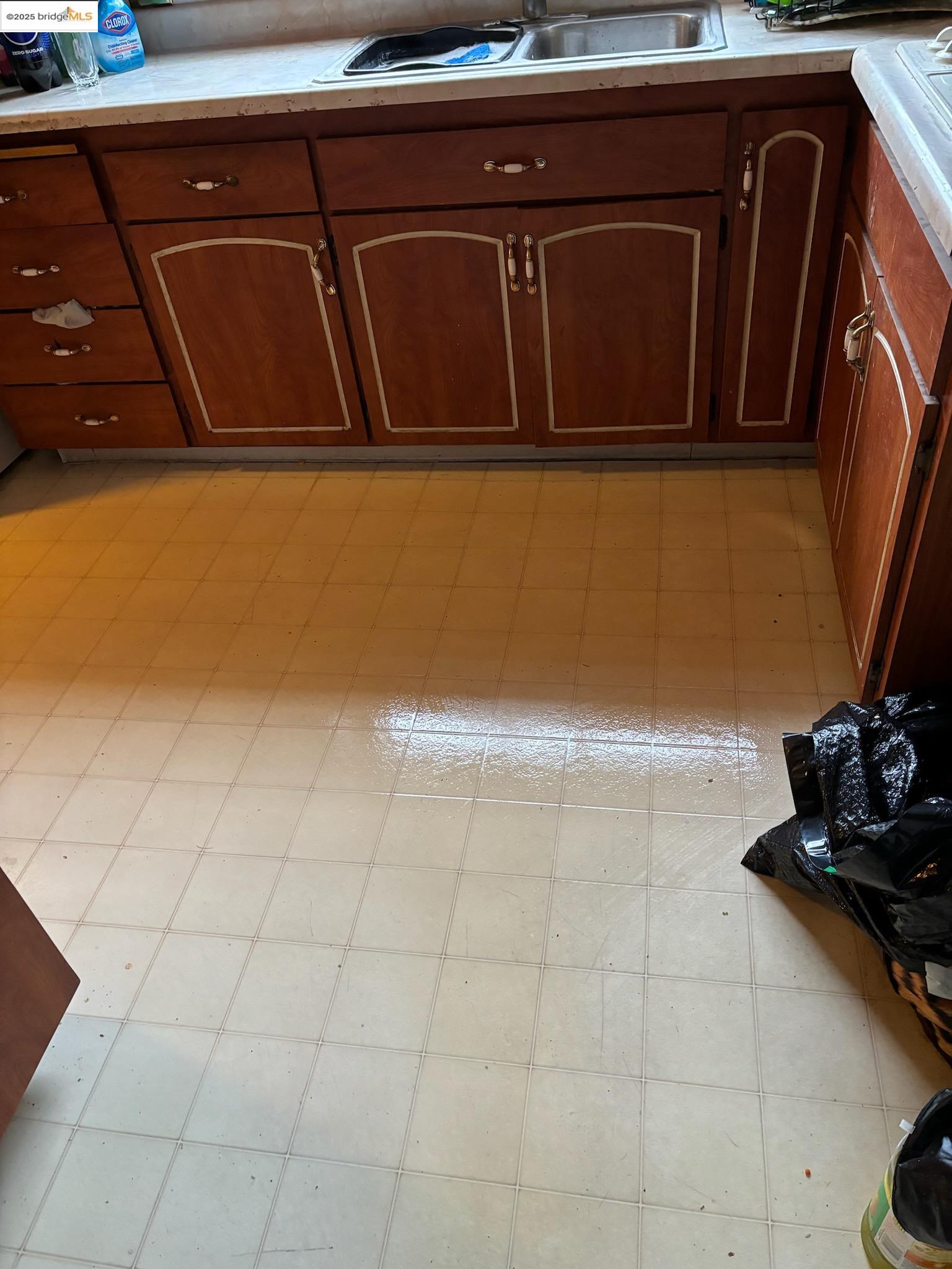 138 Eldridge Avenue, Oakland, California 94603, 3 Bedrooms Bedrooms, 6 Rooms Rooms,1 BathroomBathrooms,Residential,For Sale,138 Eldridge Avenue,41079615